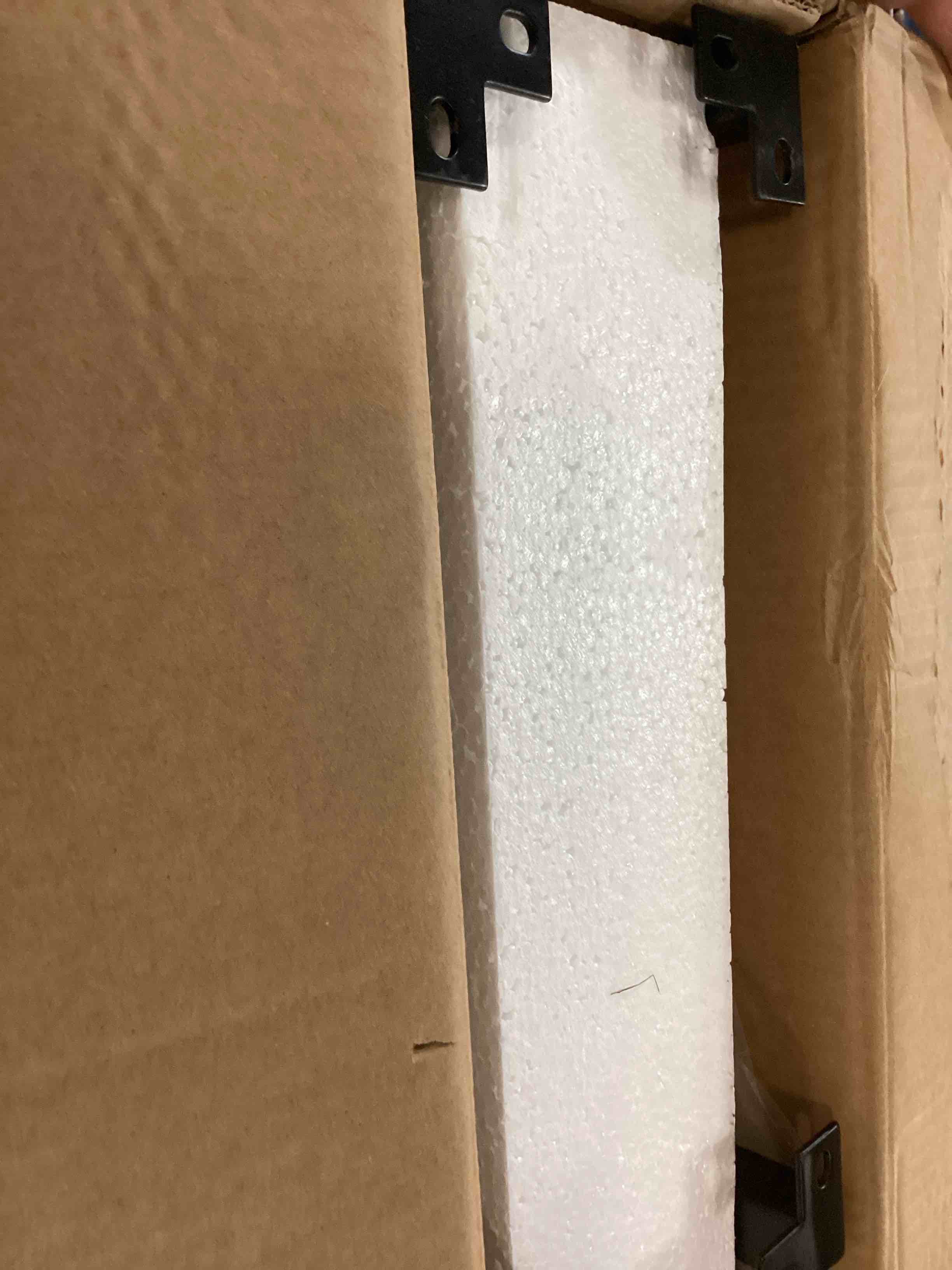 https://s3.amazonaws.com/lotting-images-prod/bidfta/PNK0517262_1729806542332.jpeg