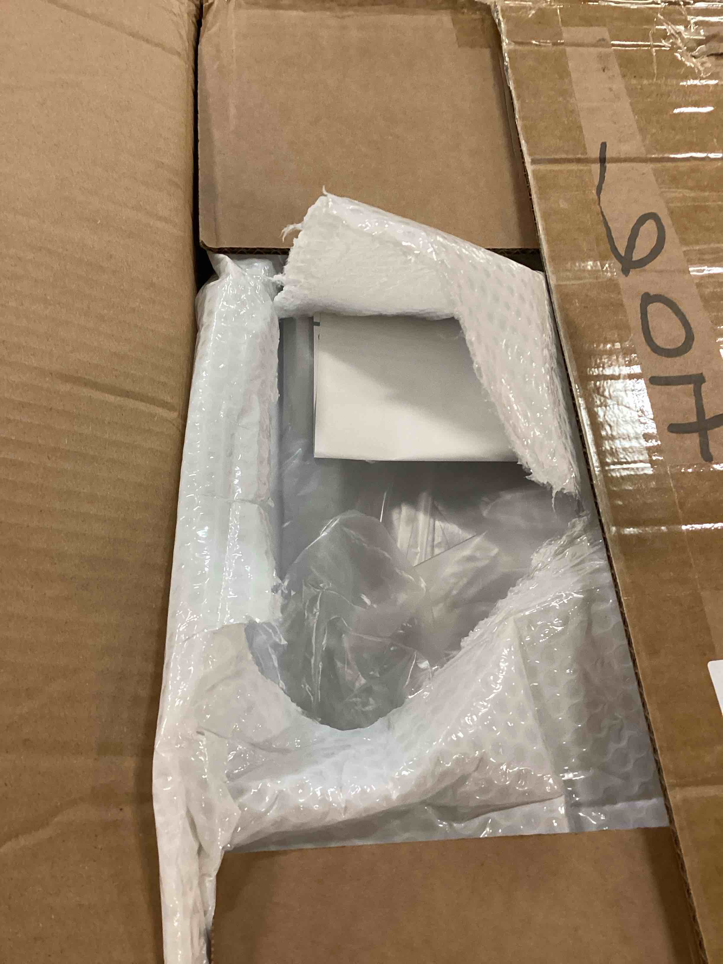 https://s3.amazonaws.com/lotting-images-prod/bidfta/PNK0517373_1729738273122.jpeg