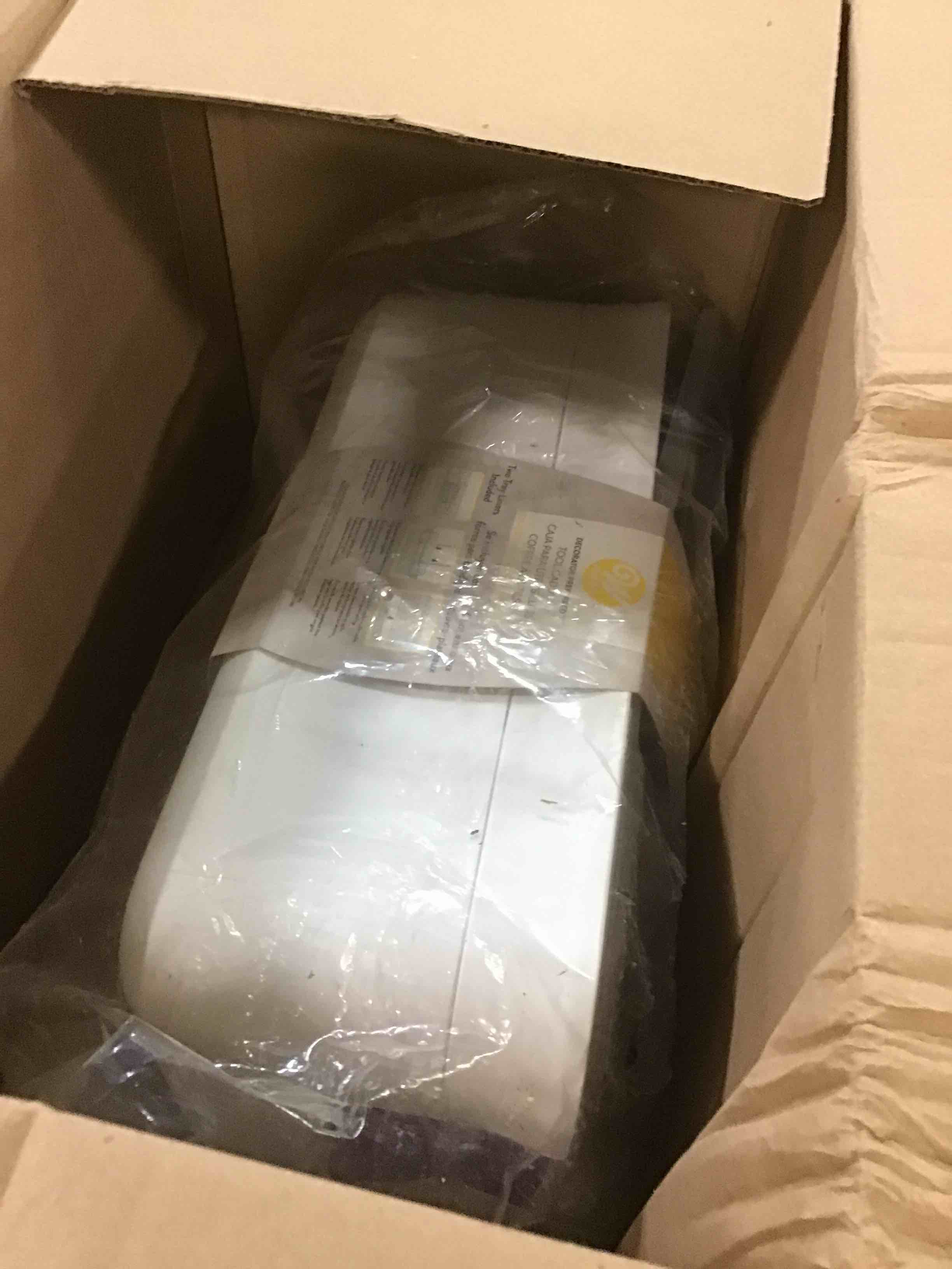 https://s3.amazonaws.com/lotting-images-prod/bidfta/PNK0517737_1729556524901.jpeg