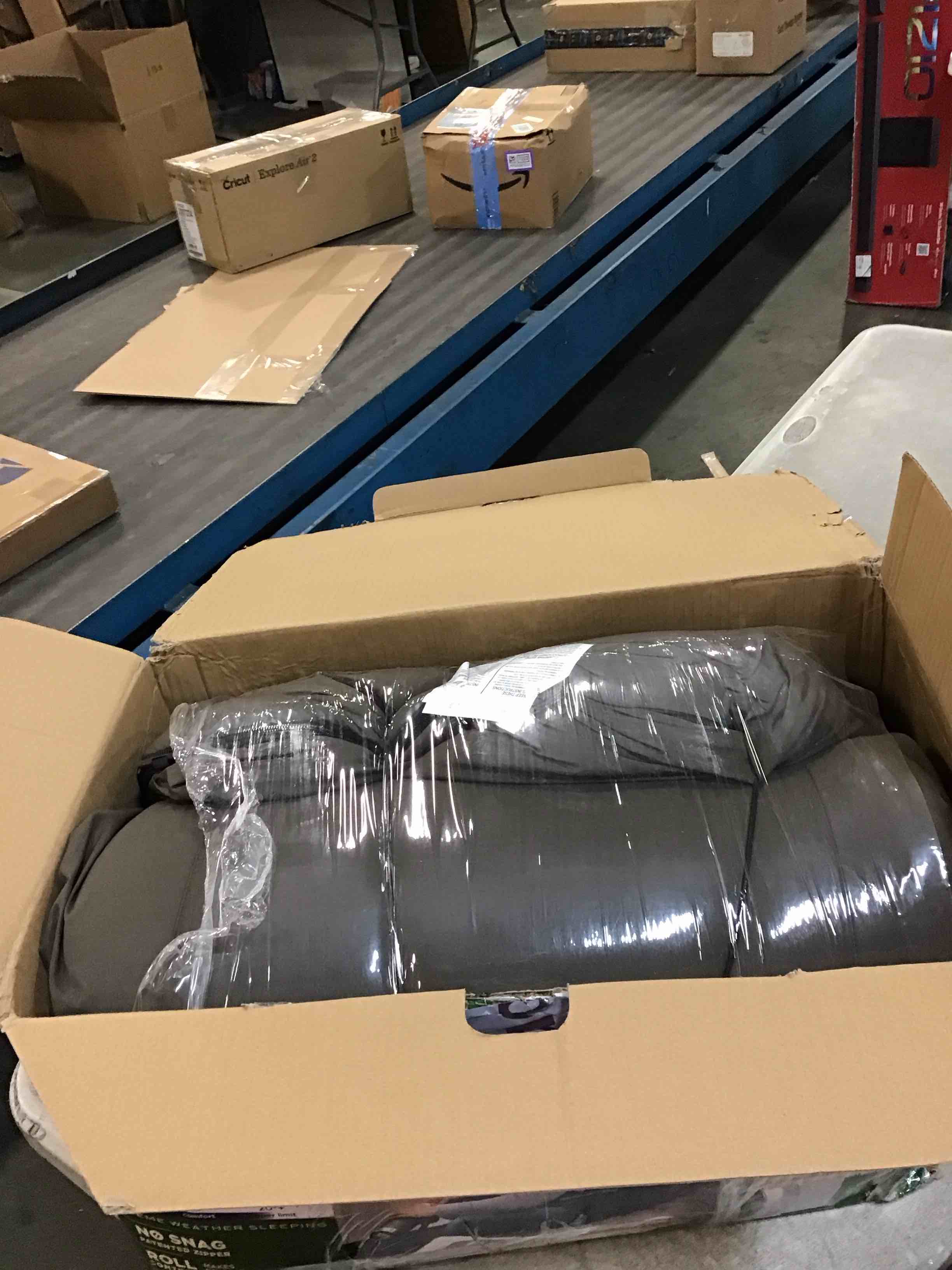 https://s3.amazonaws.com/lotting-images-prod/bidfta/PNK0518632_1730426727228.jpeg