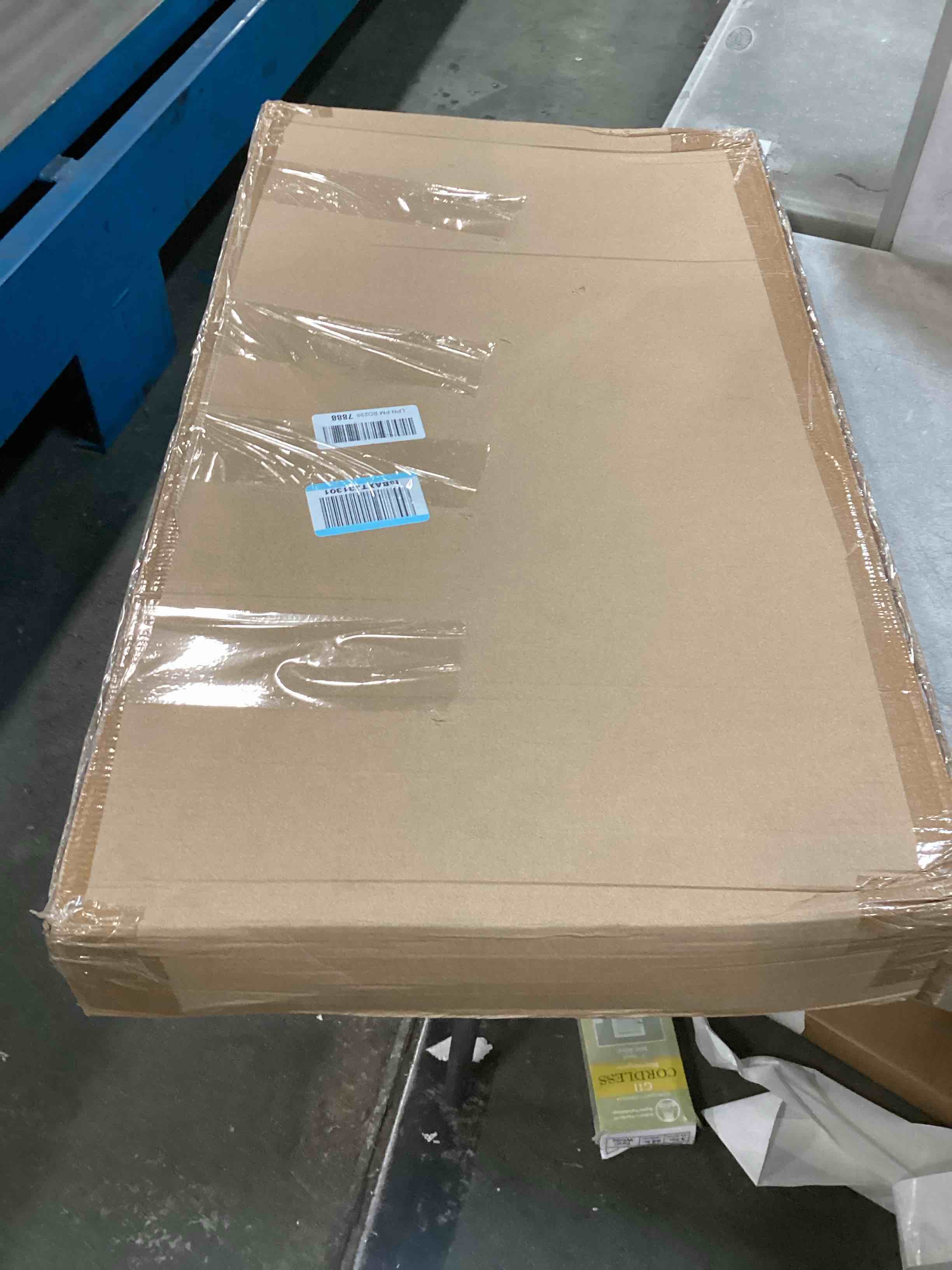 https://s3.amazonaws.com/lotting-images-prod/bidfta/PNK0518745_1730348424779.jpeg