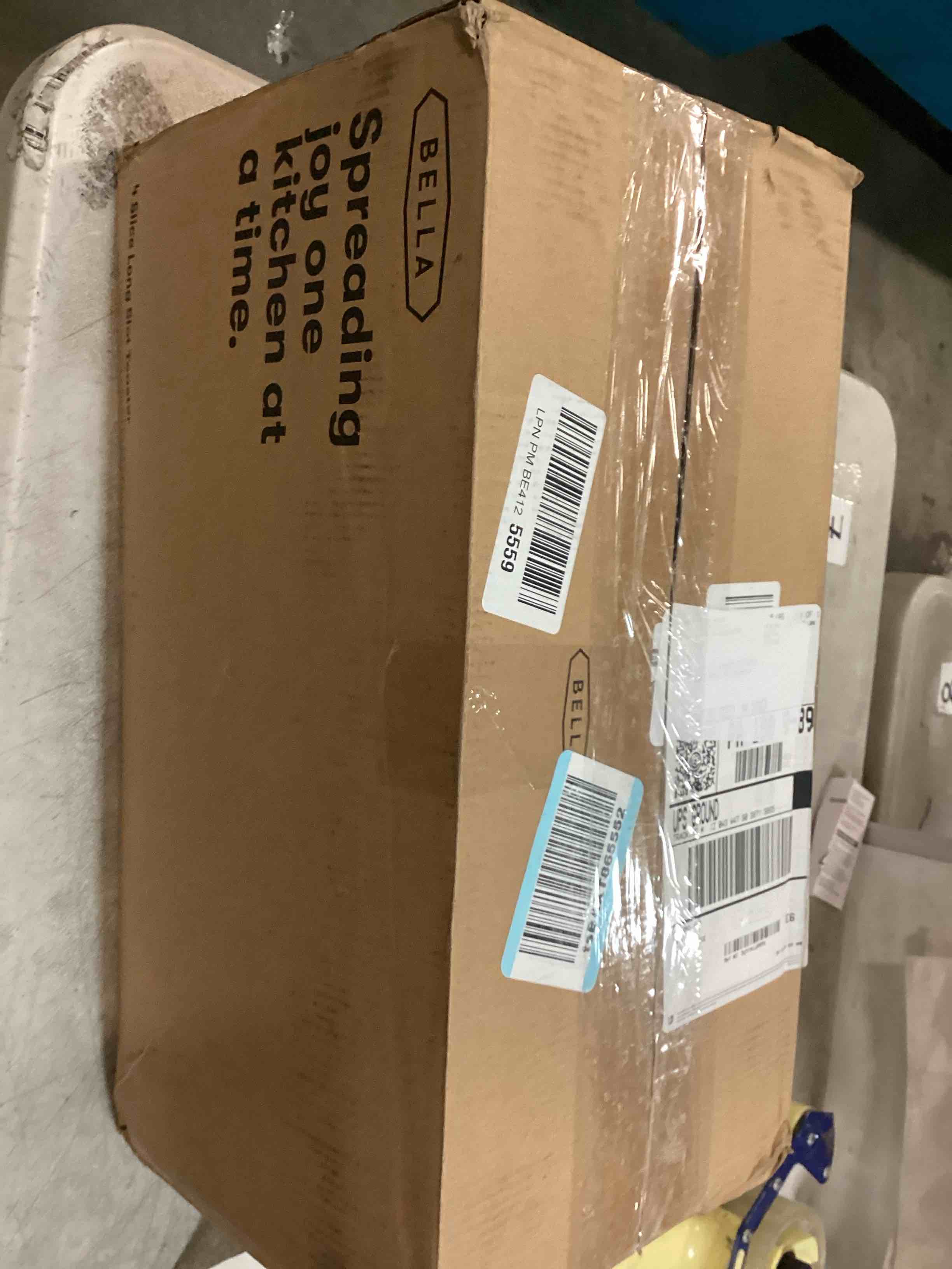 https://s3.amazonaws.com/lotting-images-prod/bidfta/PNK0518873_1730330272858.jpeg