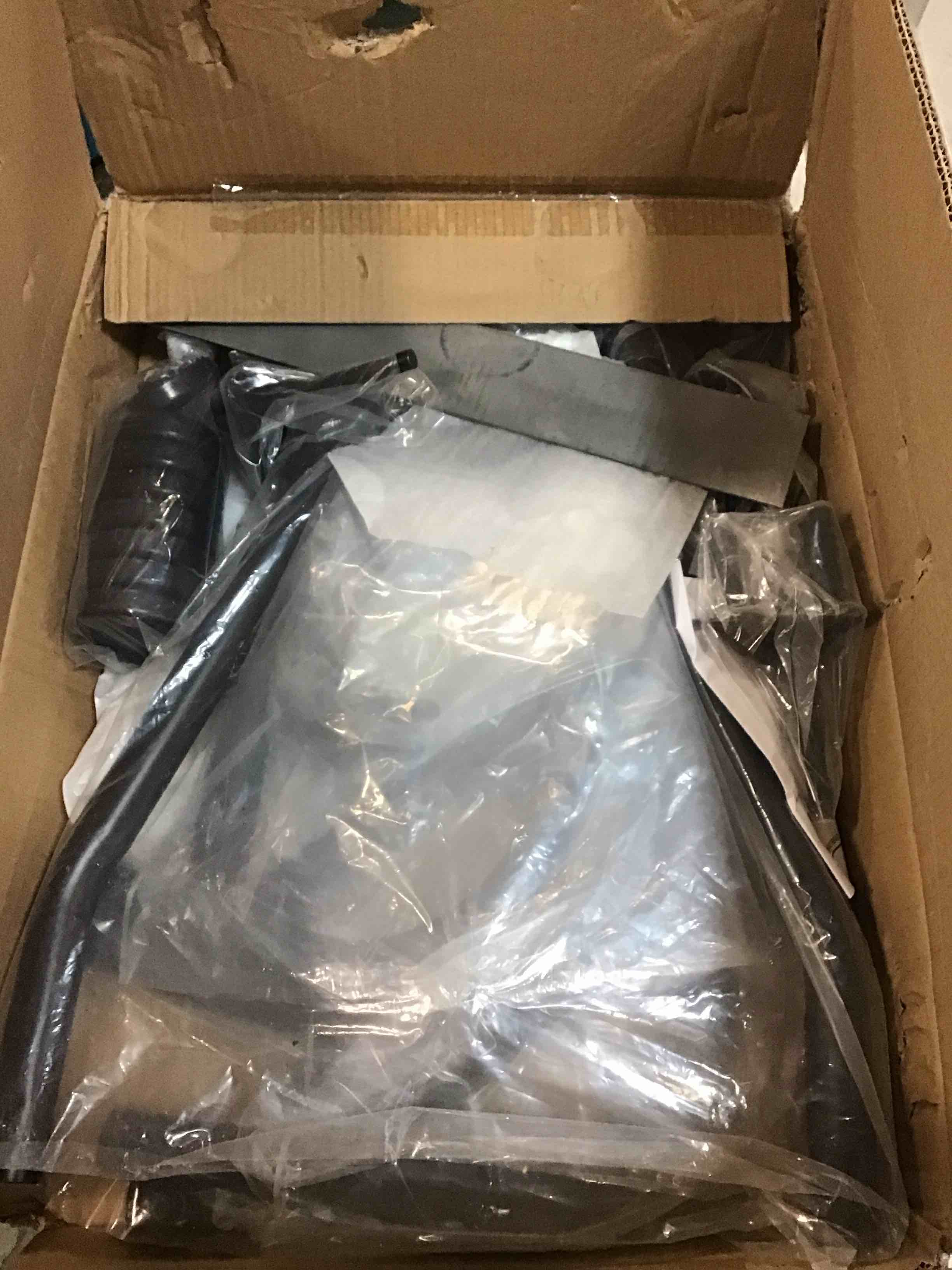 https://s3.amazonaws.com/lotting-images-prod/bidfta/PNK0519338_1730156162059.jpeg