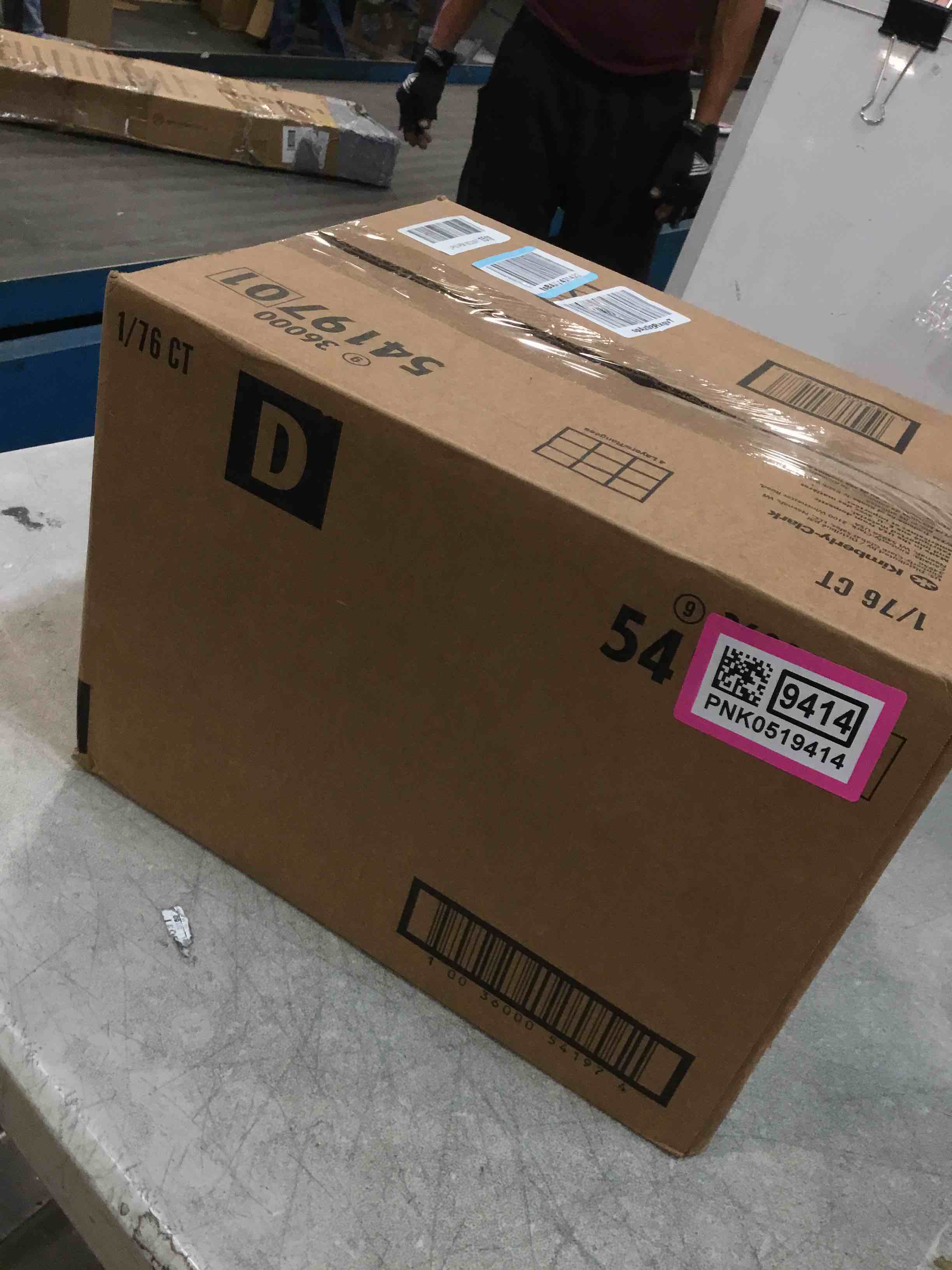 https://s3.amazonaws.com/lotting-images-prod/bidfta/PNK0519414_1729959774662.jpeg