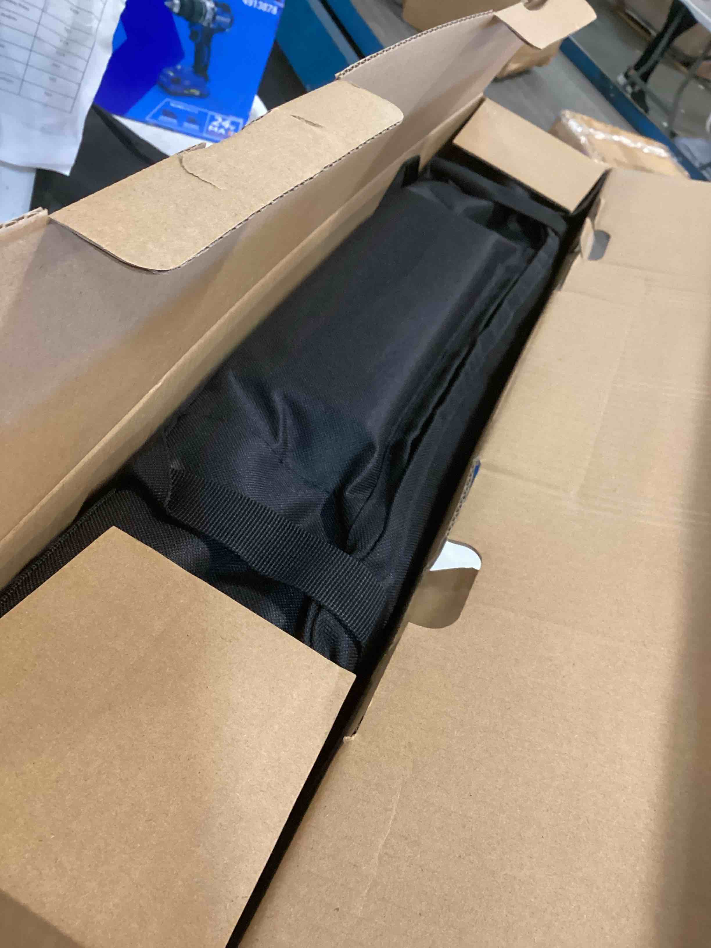https://s3.amazonaws.com/lotting-images-prod/bidfta/PNK0520336_1730490491700.jpeg