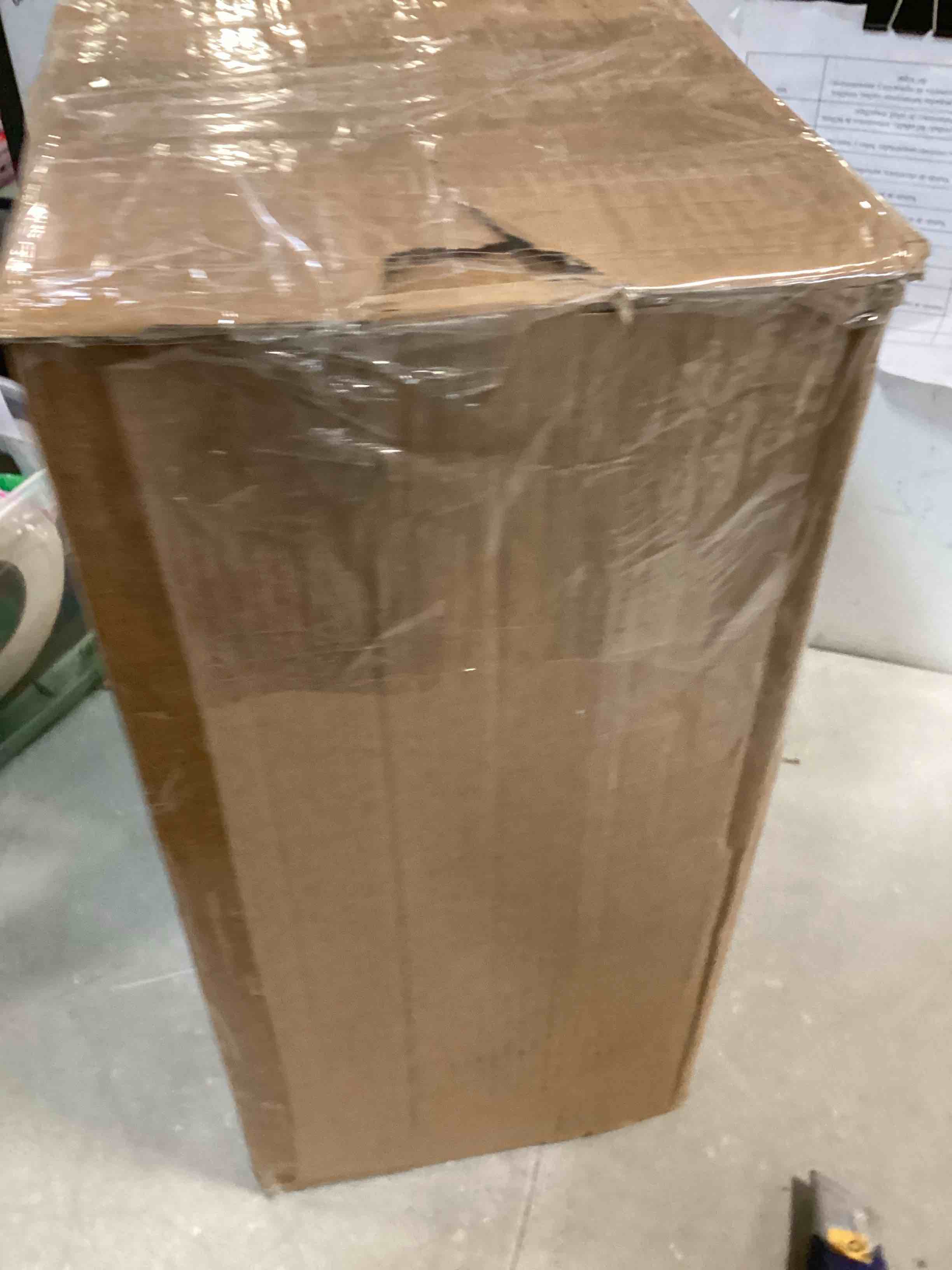https://s3.amazonaws.com/lotting-images-prod/bidfta/PNK0521932_1729777828534.jpeg