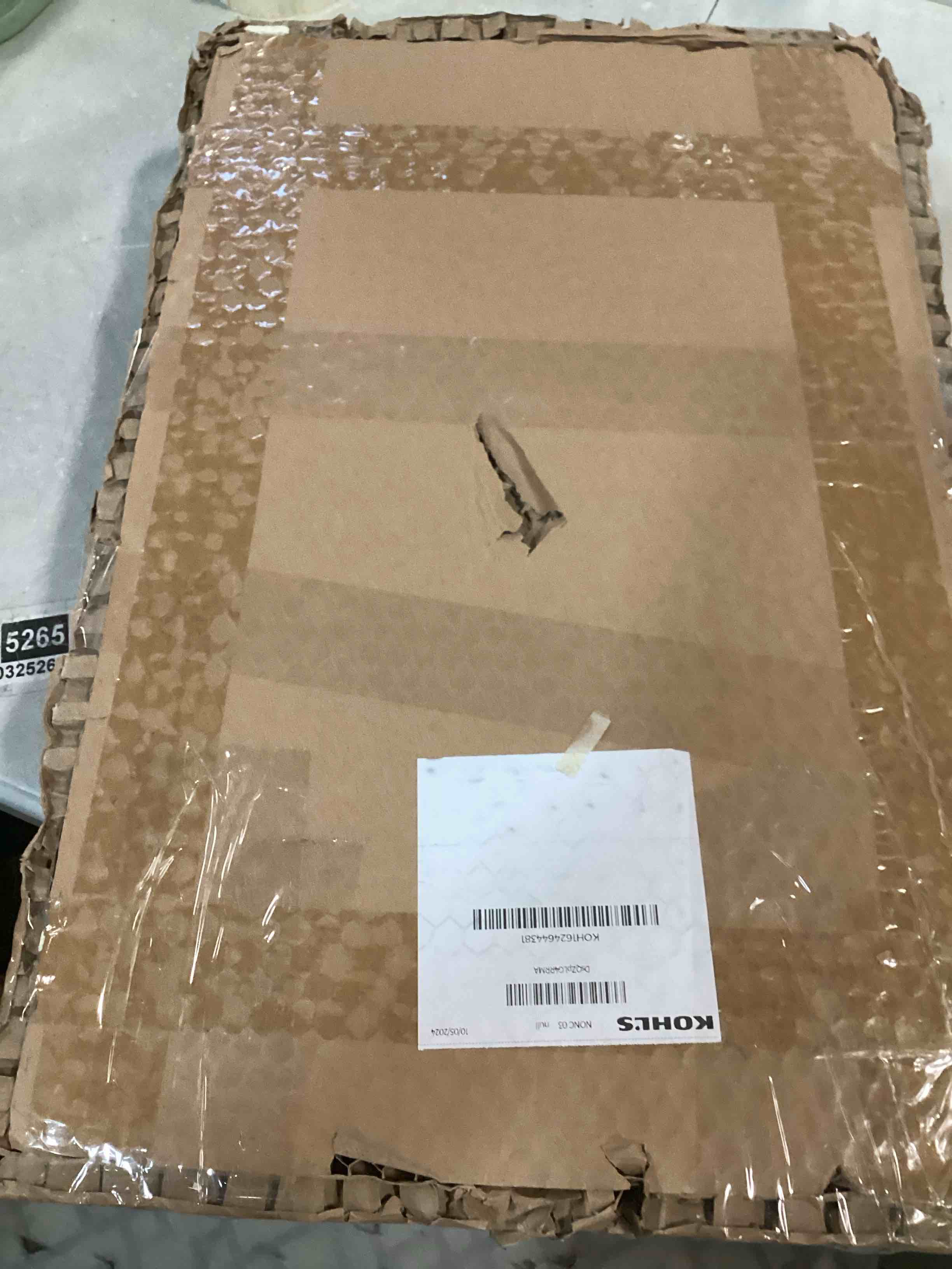 https://s3.amazonaws.com/lotting-images-prod/bidfta/PNK0521973_1729773994705.jpeg