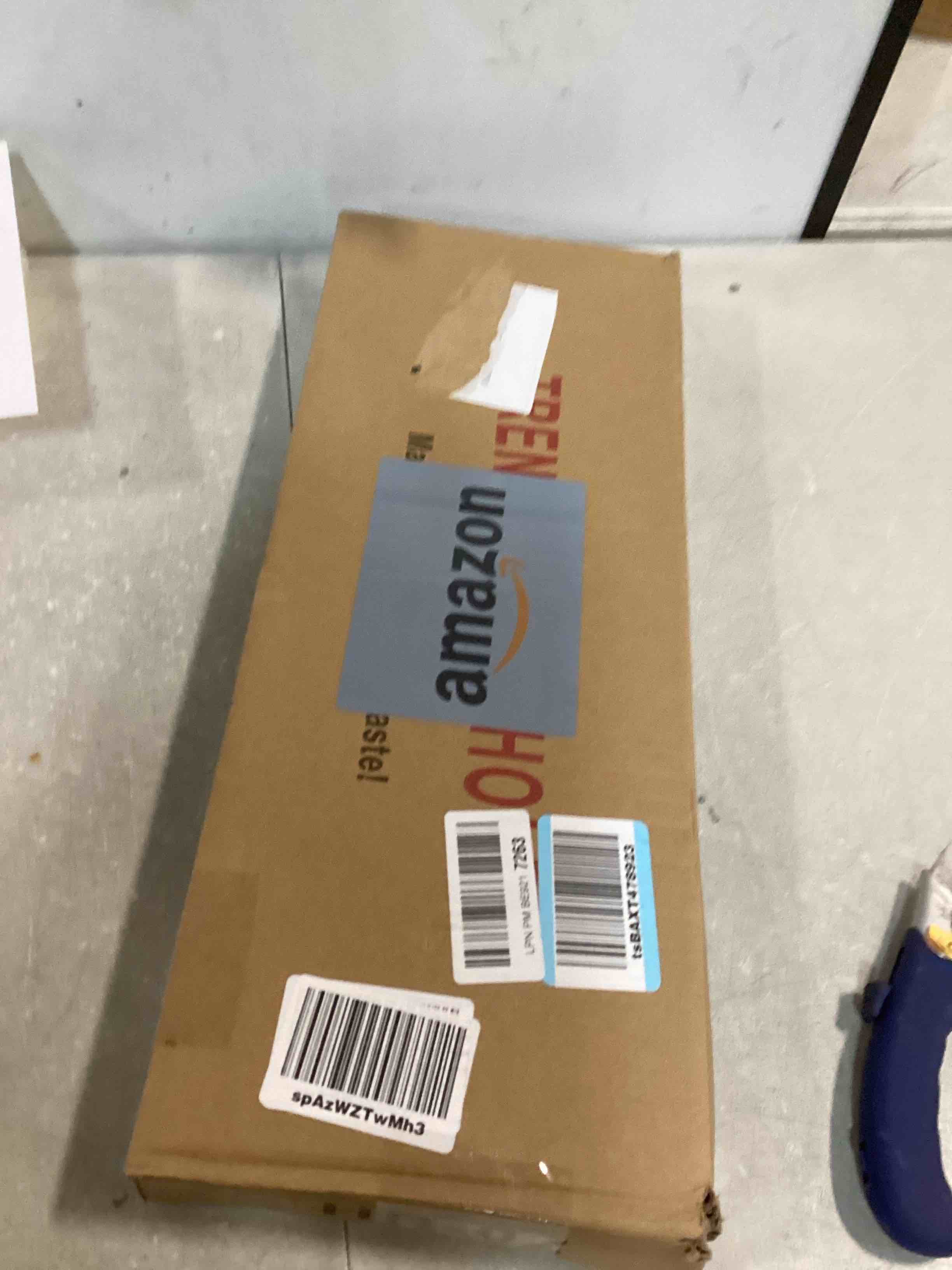 https://s3.amazonaws.com/lotting-images-prod/bidfta/PNK0521977_1729773620034.jpeg