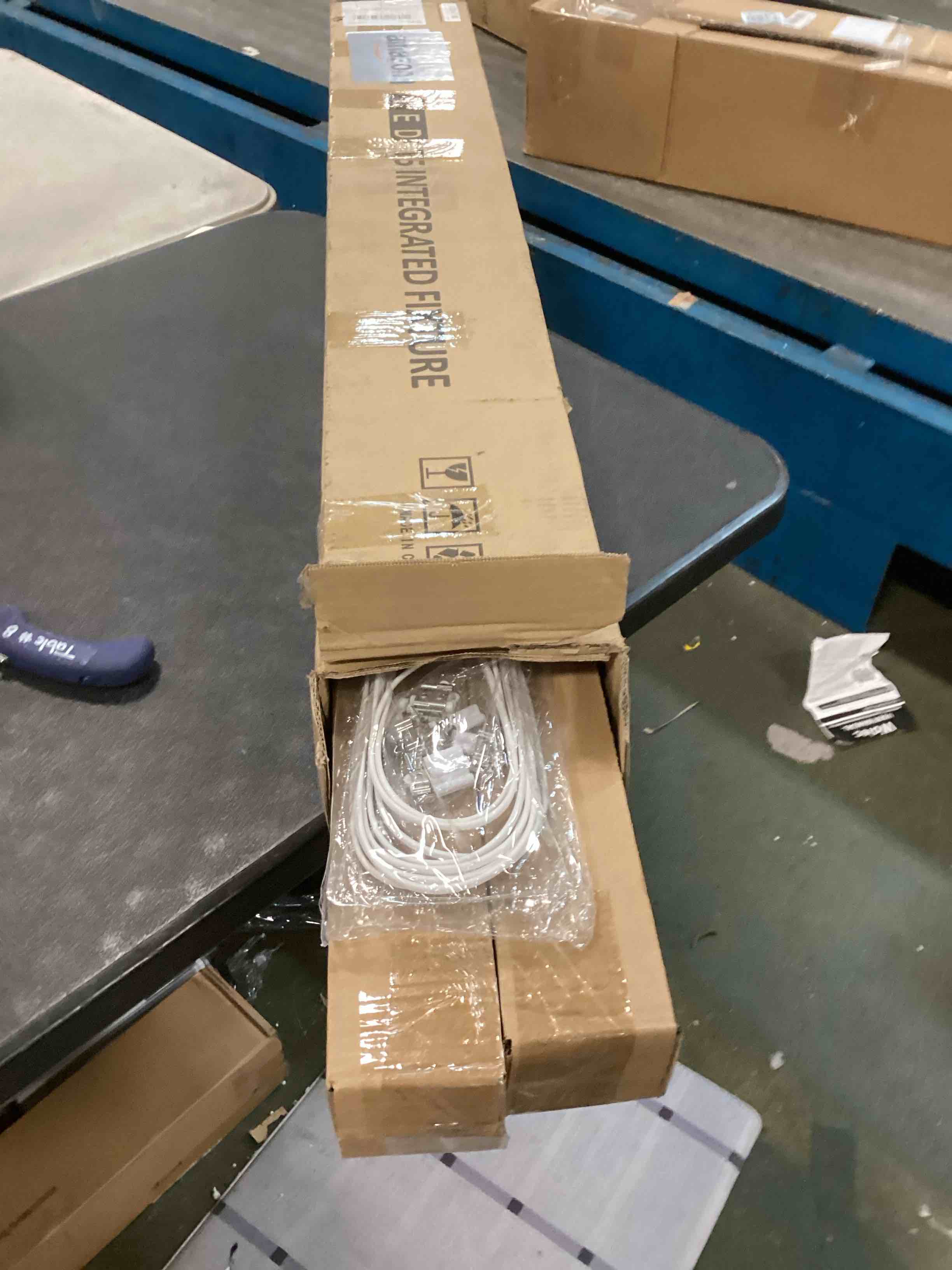 https://s3.amazonaws.com/lotting-images-prod/bidfta/PNK0522191_1731113659234.jpeg
