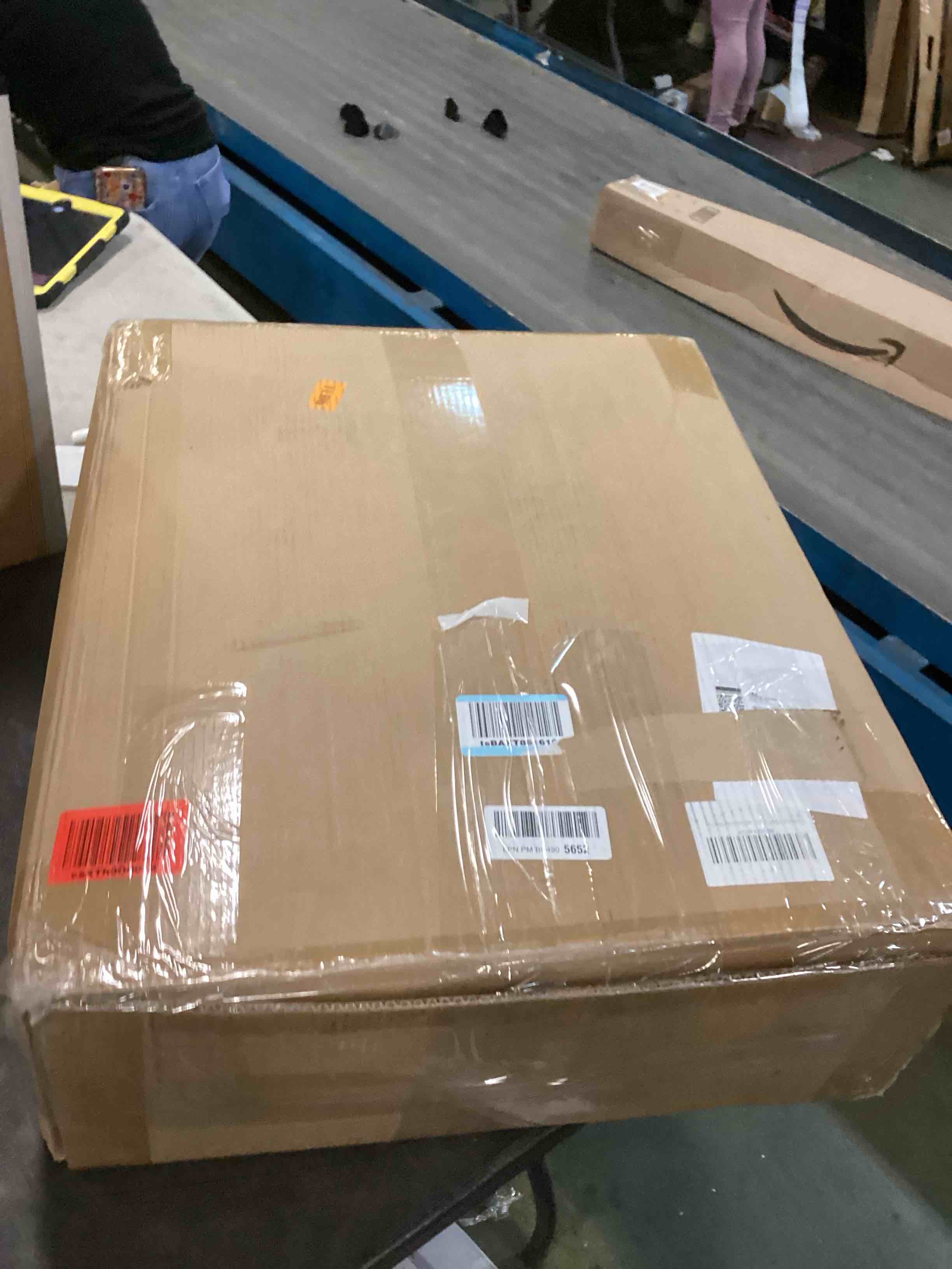 https://s3.amazonaws.com/lotting-images-prod/bidfta/PNK0522231_1731109109704.jpeg