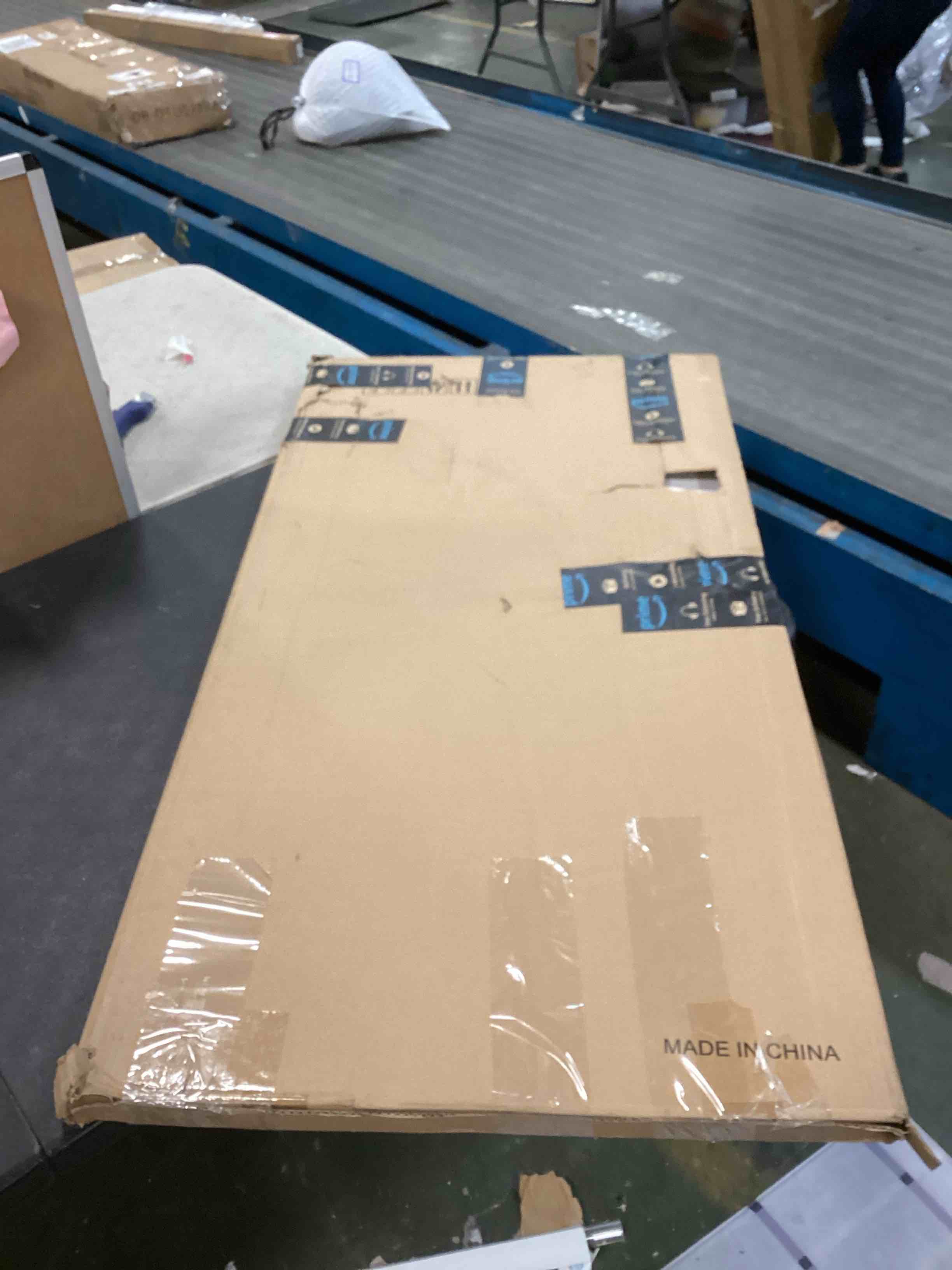 https://s3.amazonaws.com/lotting-images-prod/bidfta/PNK0522427_1730873554432.jpeg