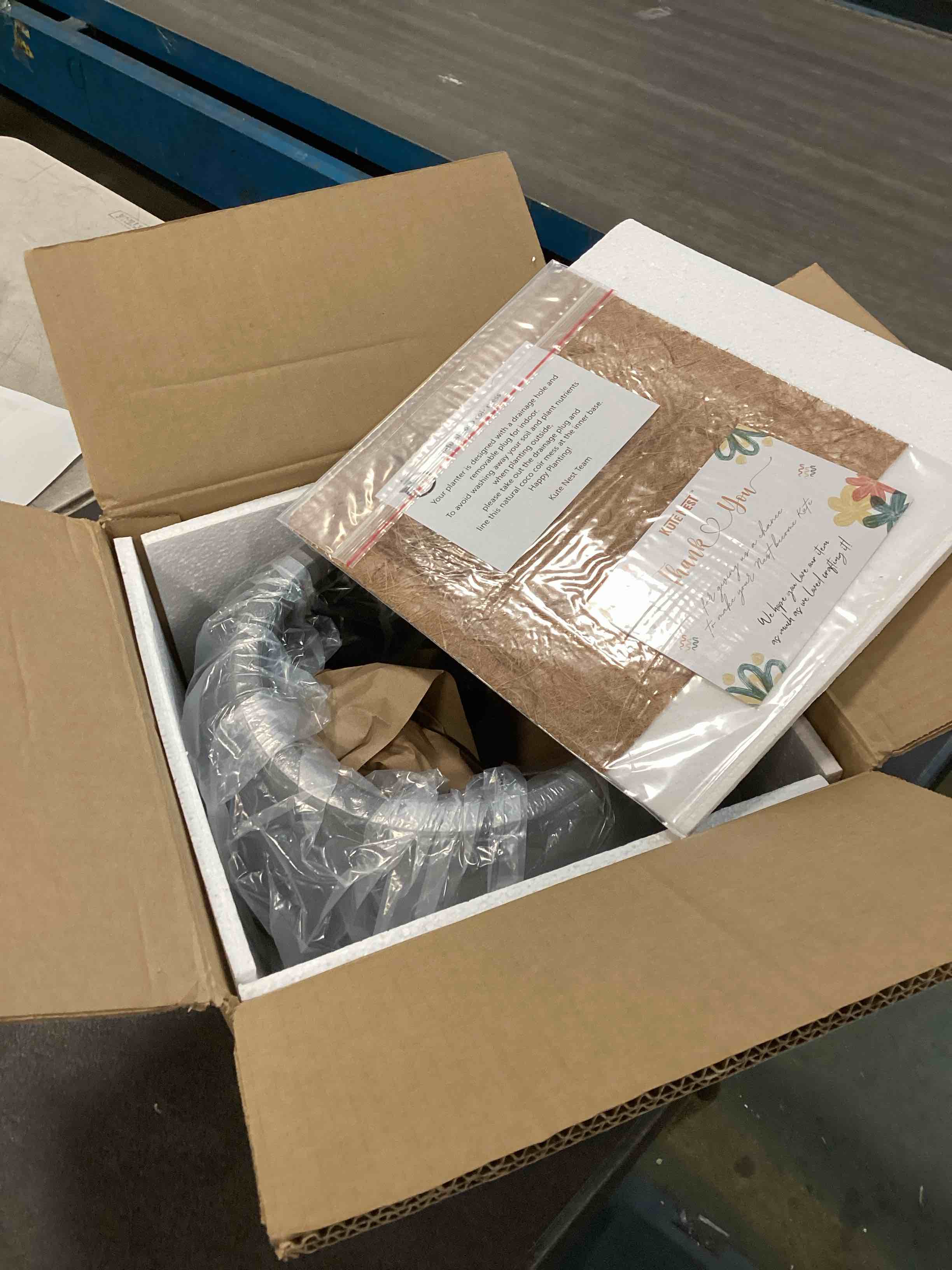 https://s3.amazonaws.com/lotting-images-prod/bidfta/PNK0522817_1730507701727.jpeg
