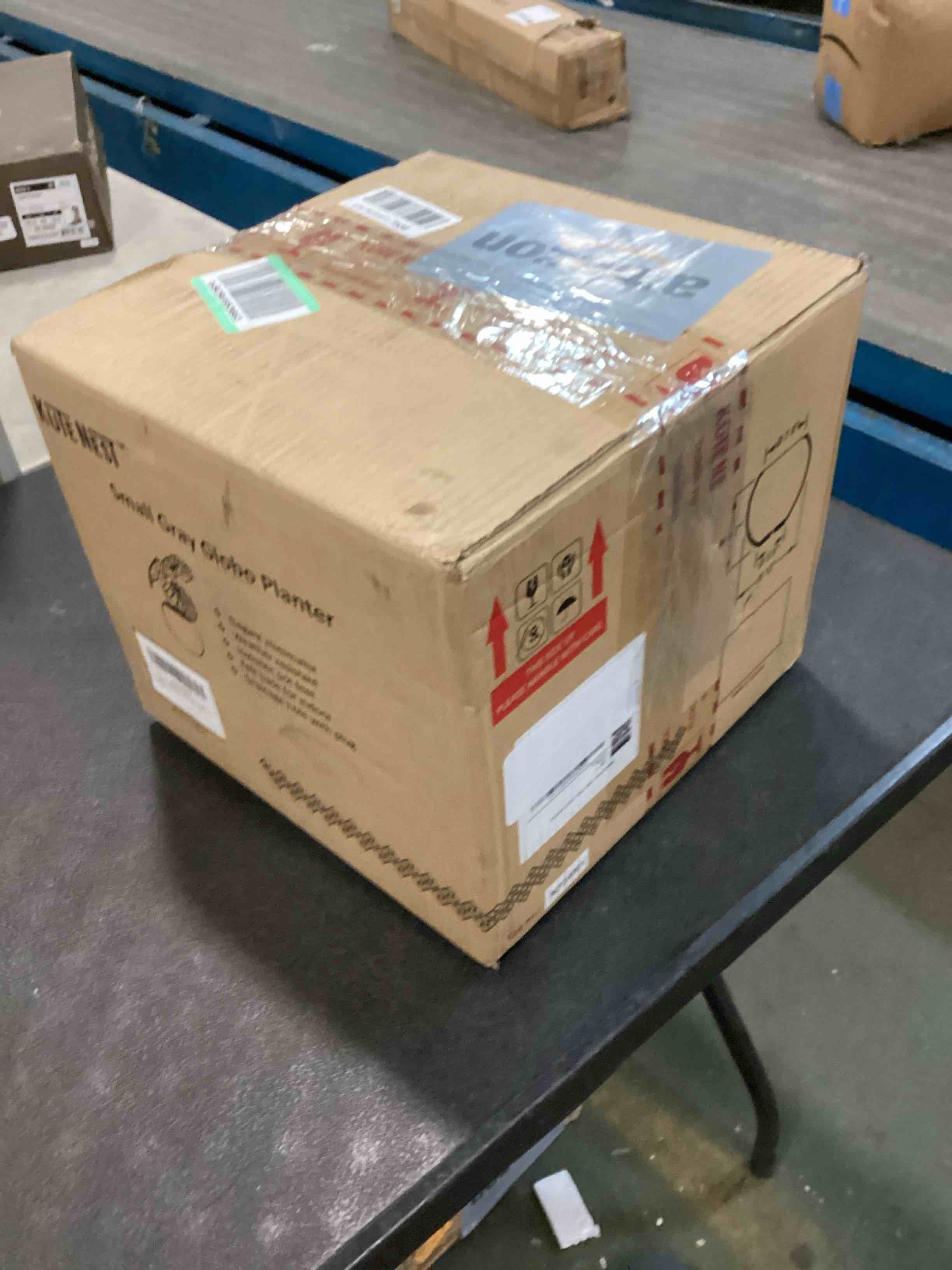 https://s3.amazonaws.com/lotting-images-prod/bidfta/PNK0522817_1730507719352.jpeg