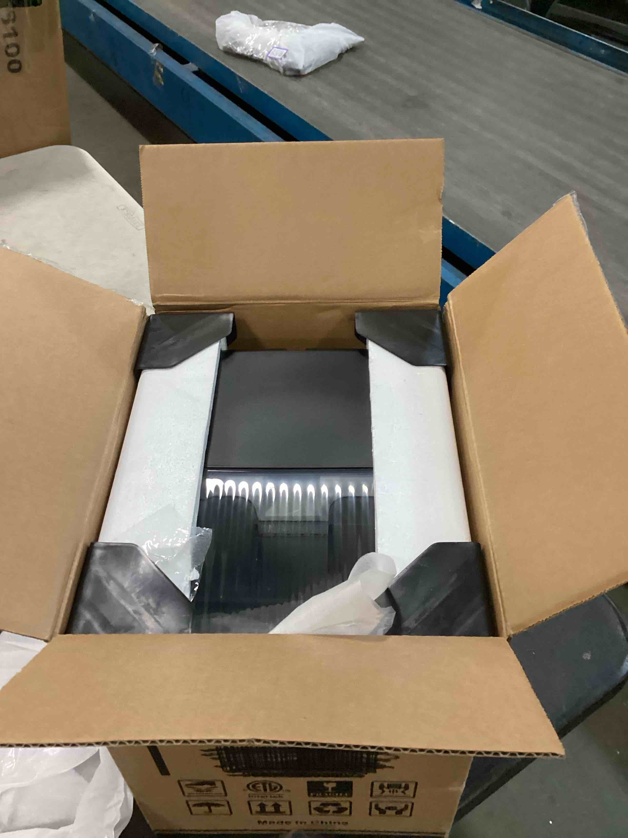 https://s3.amazonaws.com/lotting-images-prod/bidfta/PNK0522839_1730503834999.jpeg