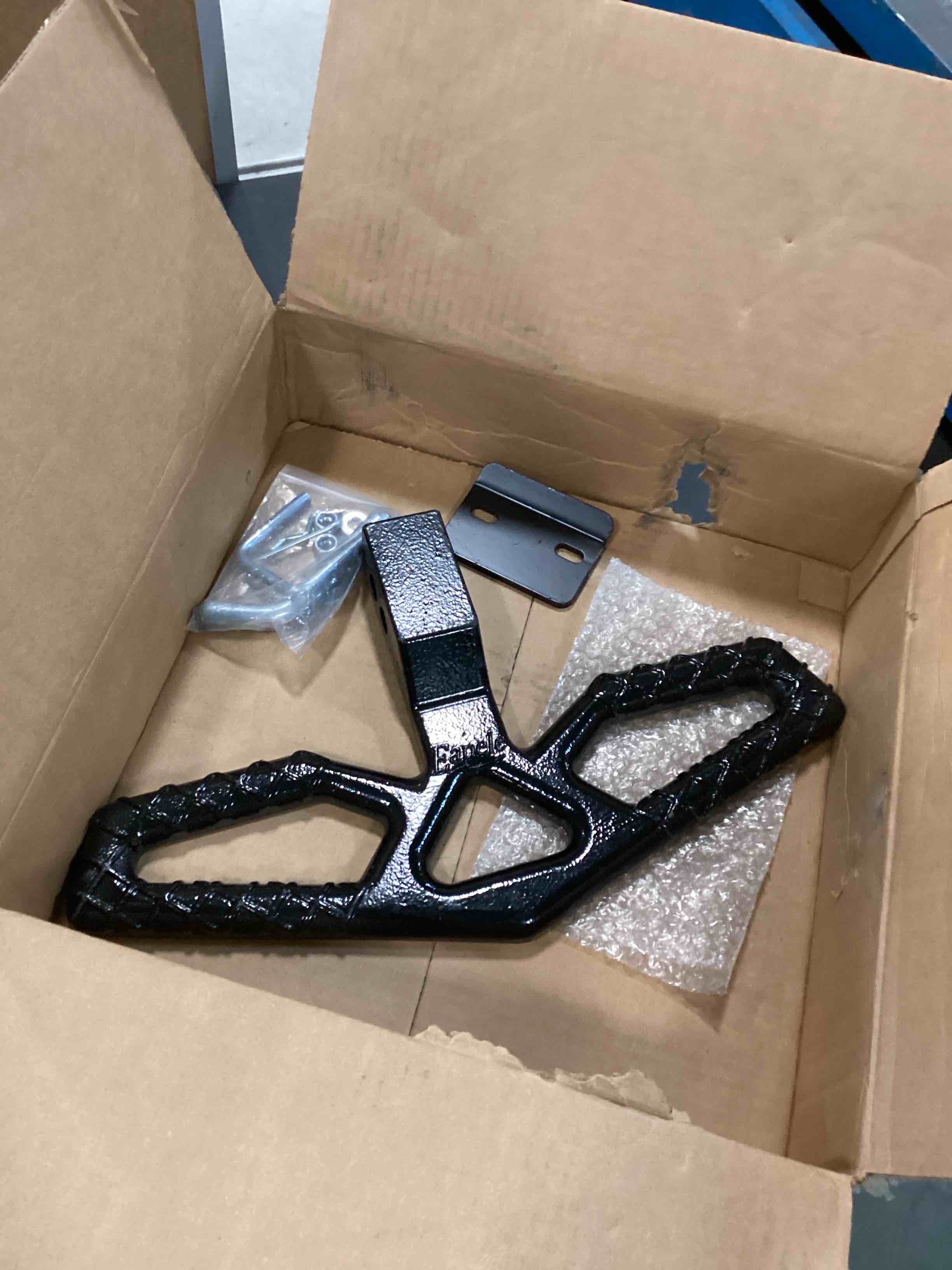 https://s3.amazonaws.com/lotting-images-prod/bidfta/PNK0523394_1730238309416.jpeg