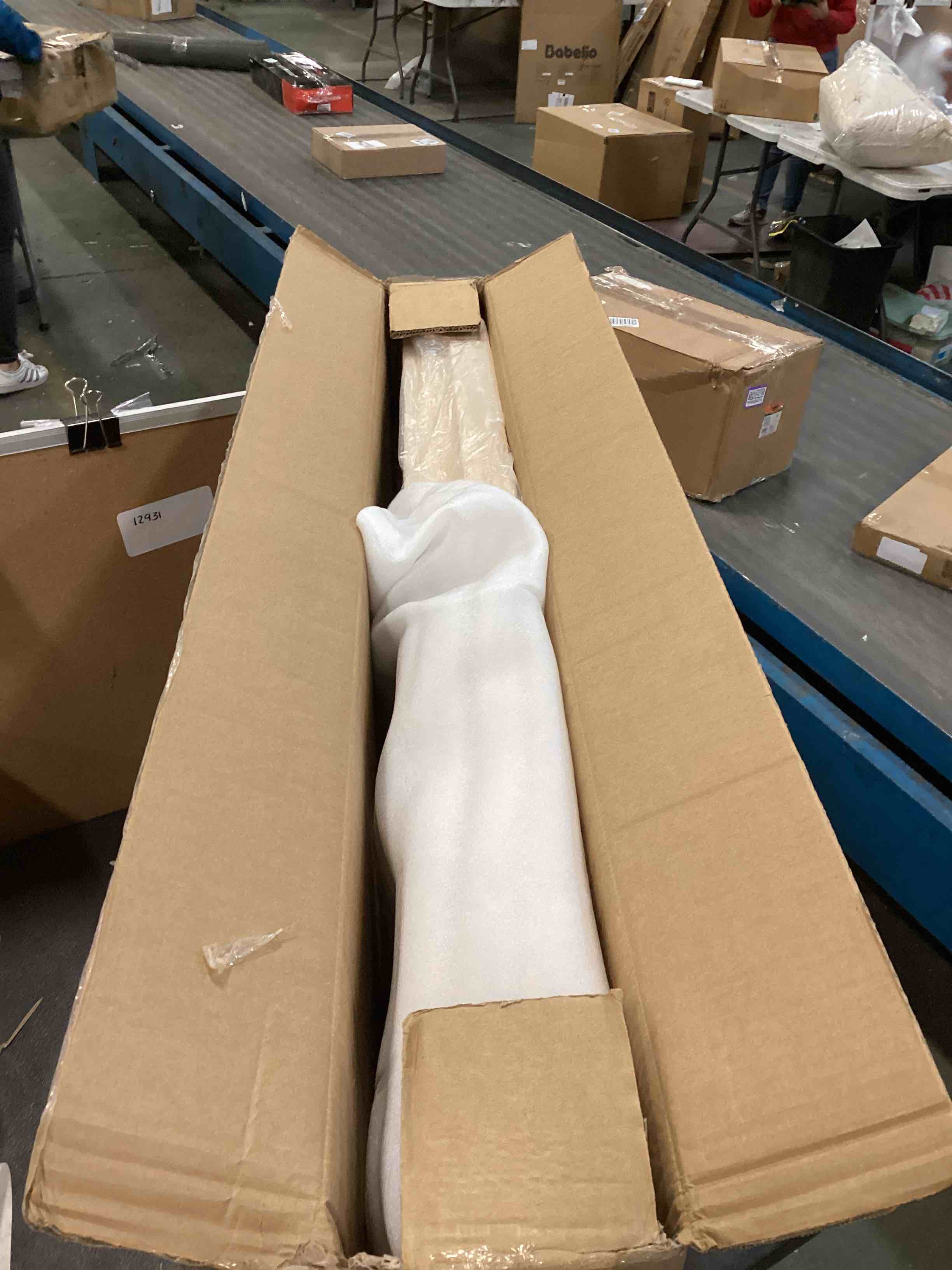 https://s3.amazonaws.com/lotting-images-prod/bidfta/PNK0523429_1730175722546.jpeg