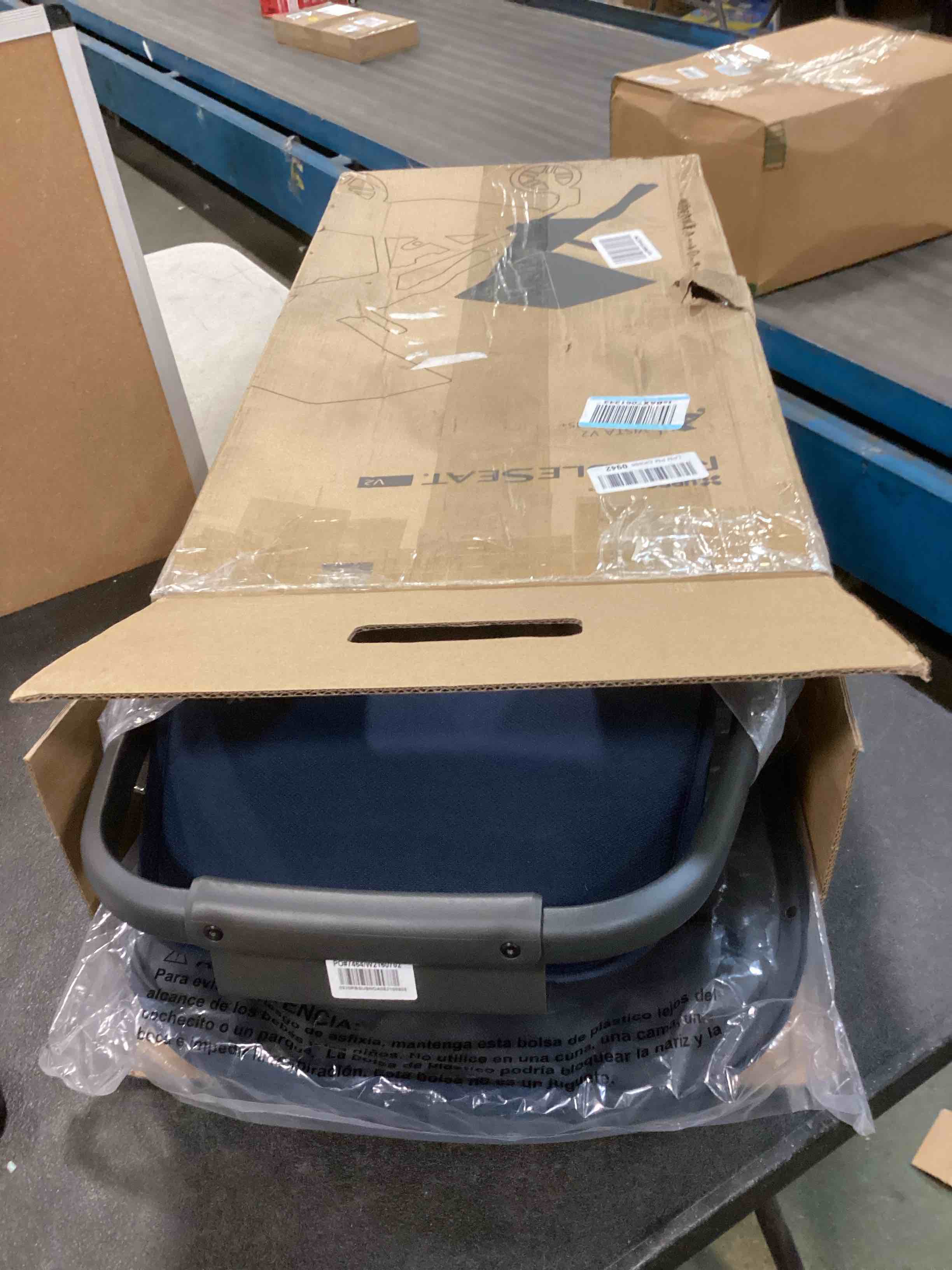 https://s3.amazonaws.com/lotting-images-prod/bidfta/PNK0523618_1729910180282.jpeg