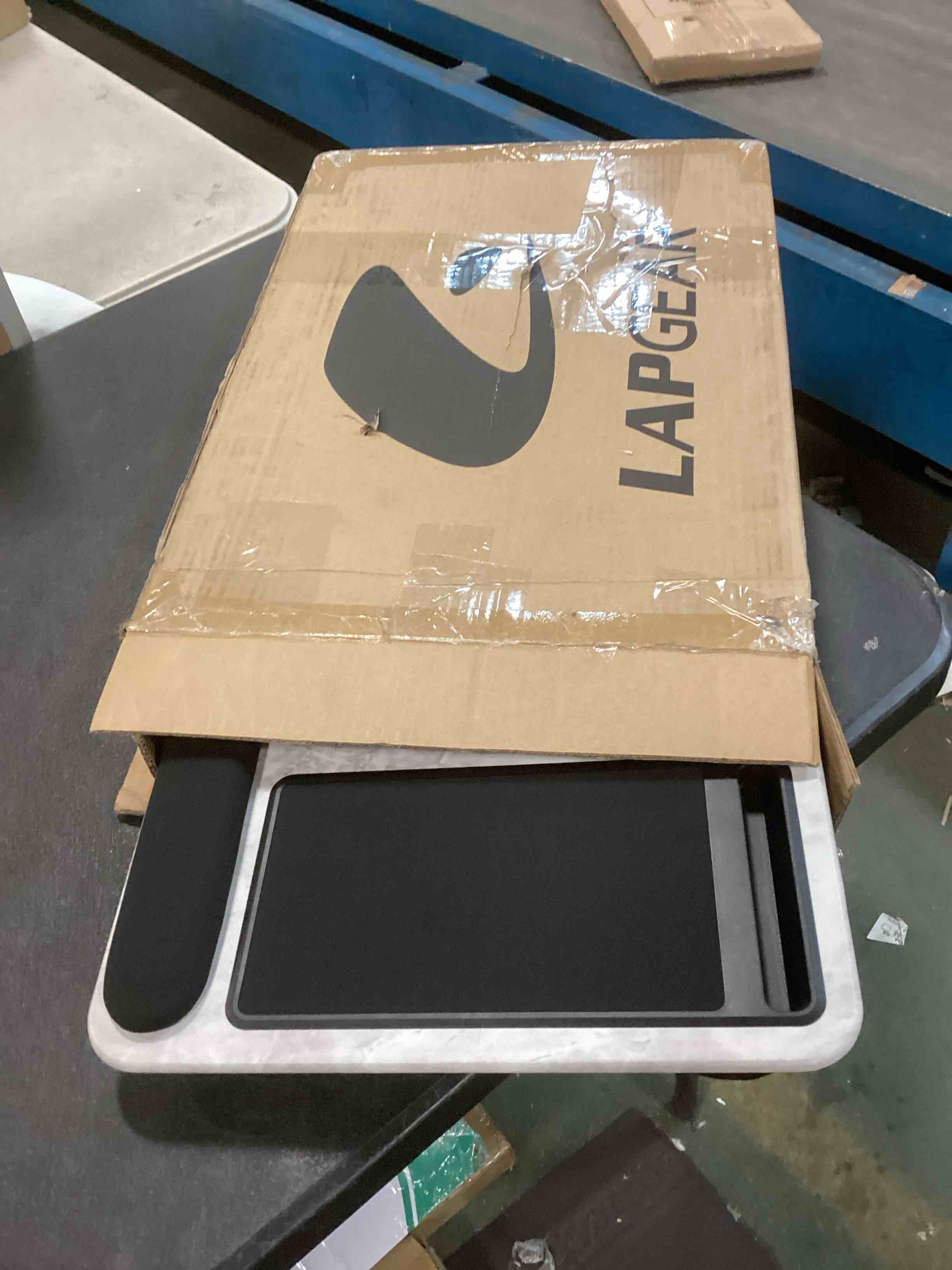 https://s3.amazonaws.com/lotting-images-prod/bidfta/PNK0523738_1729831519022.jpeg