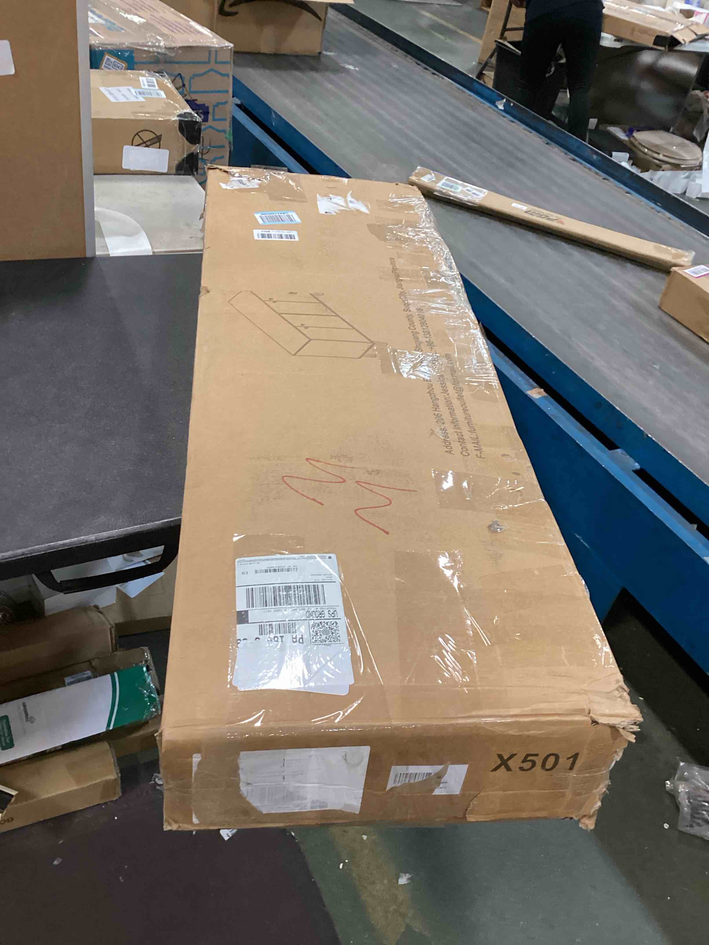 https://s3.amazonaws.com/lotting-images-prod/bidfta/PNK0523759_1729828965454.jpeg