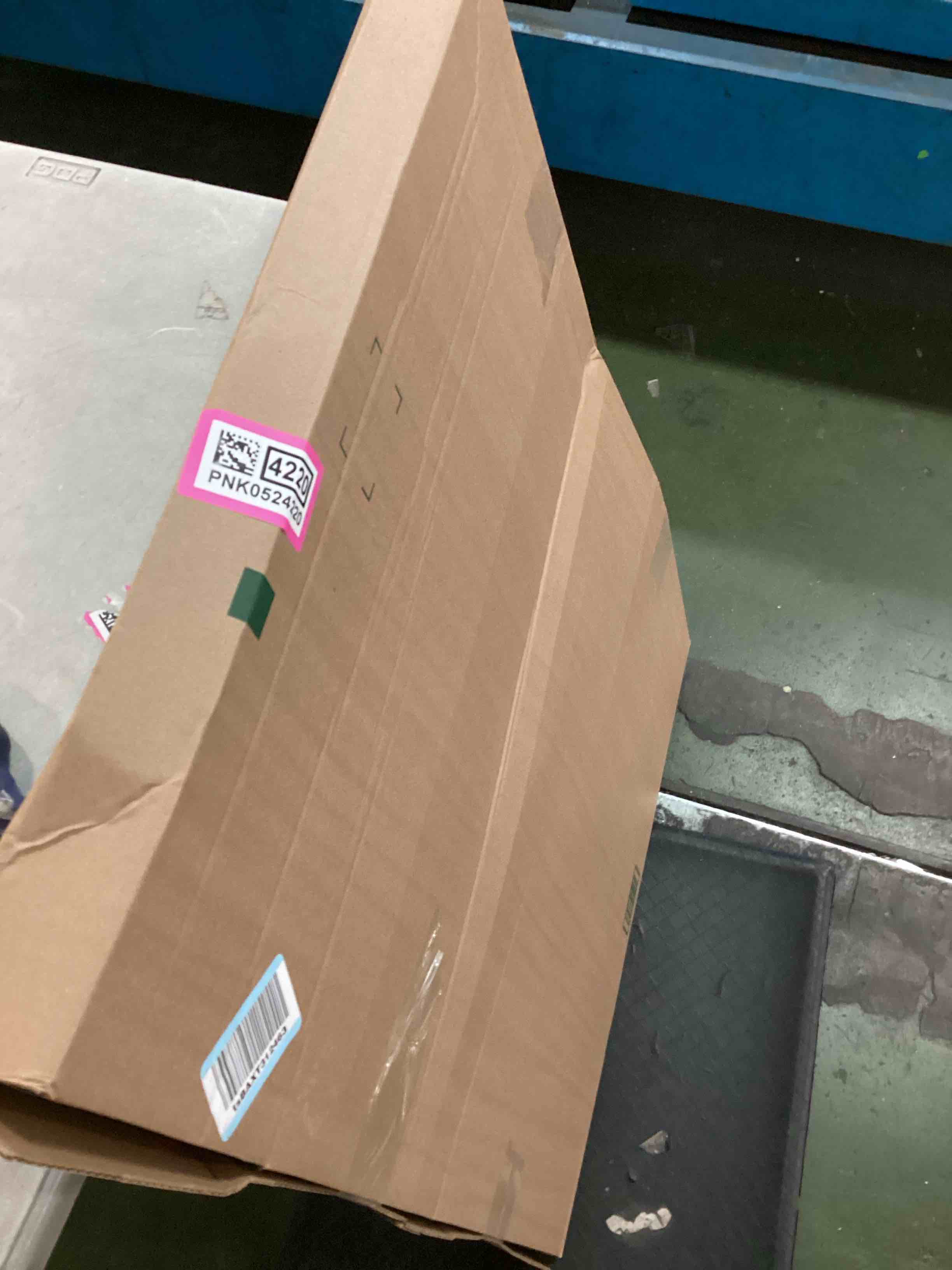 https://s3.amazonaws.com/lotting-images-prod/bidfta/PNK0524220_1730812830466.jpeg