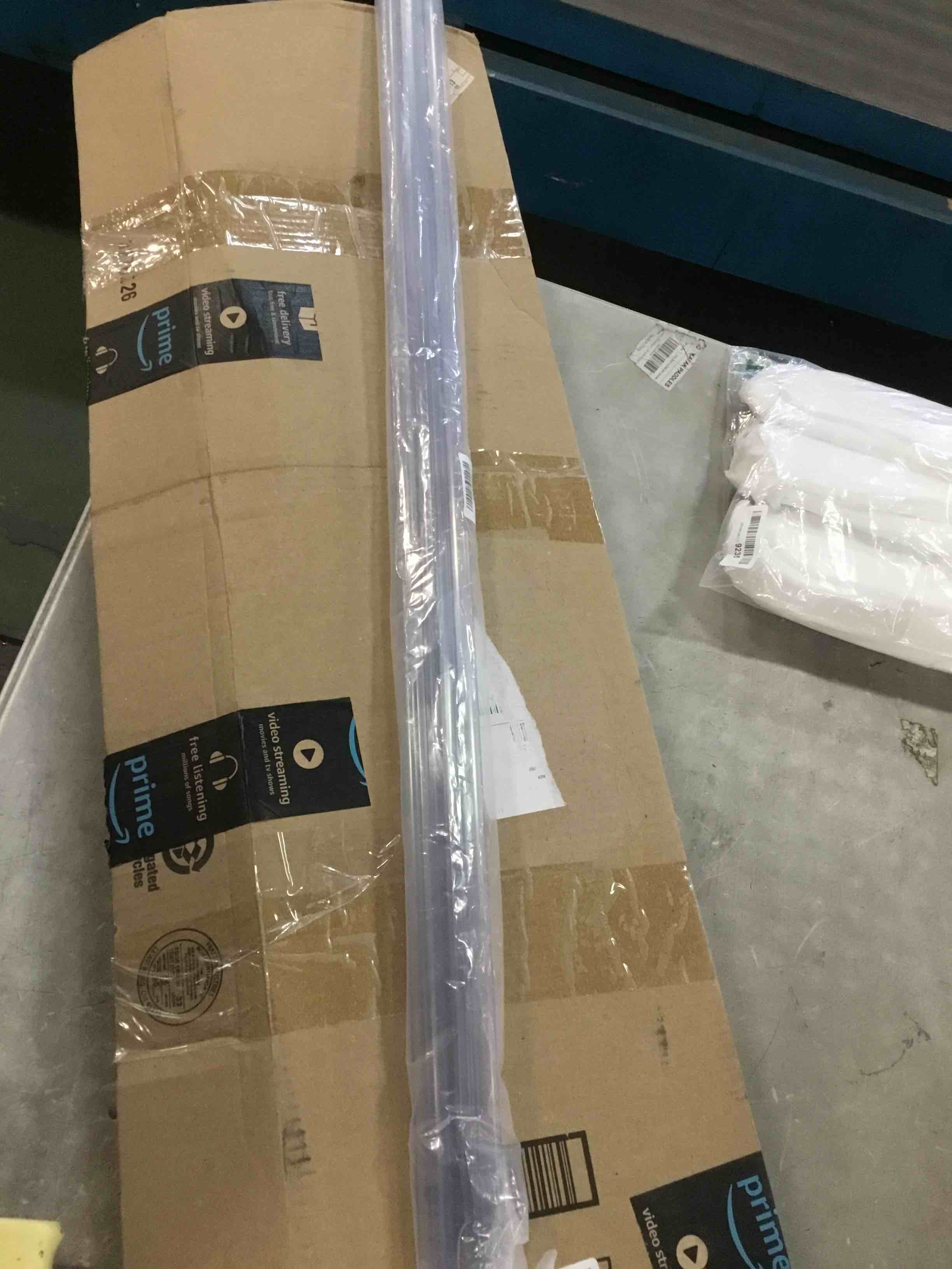 https://s3.amazonaws.com/lotting-images-prod/bidfta/PNK0524611_1730555392798.jpeg