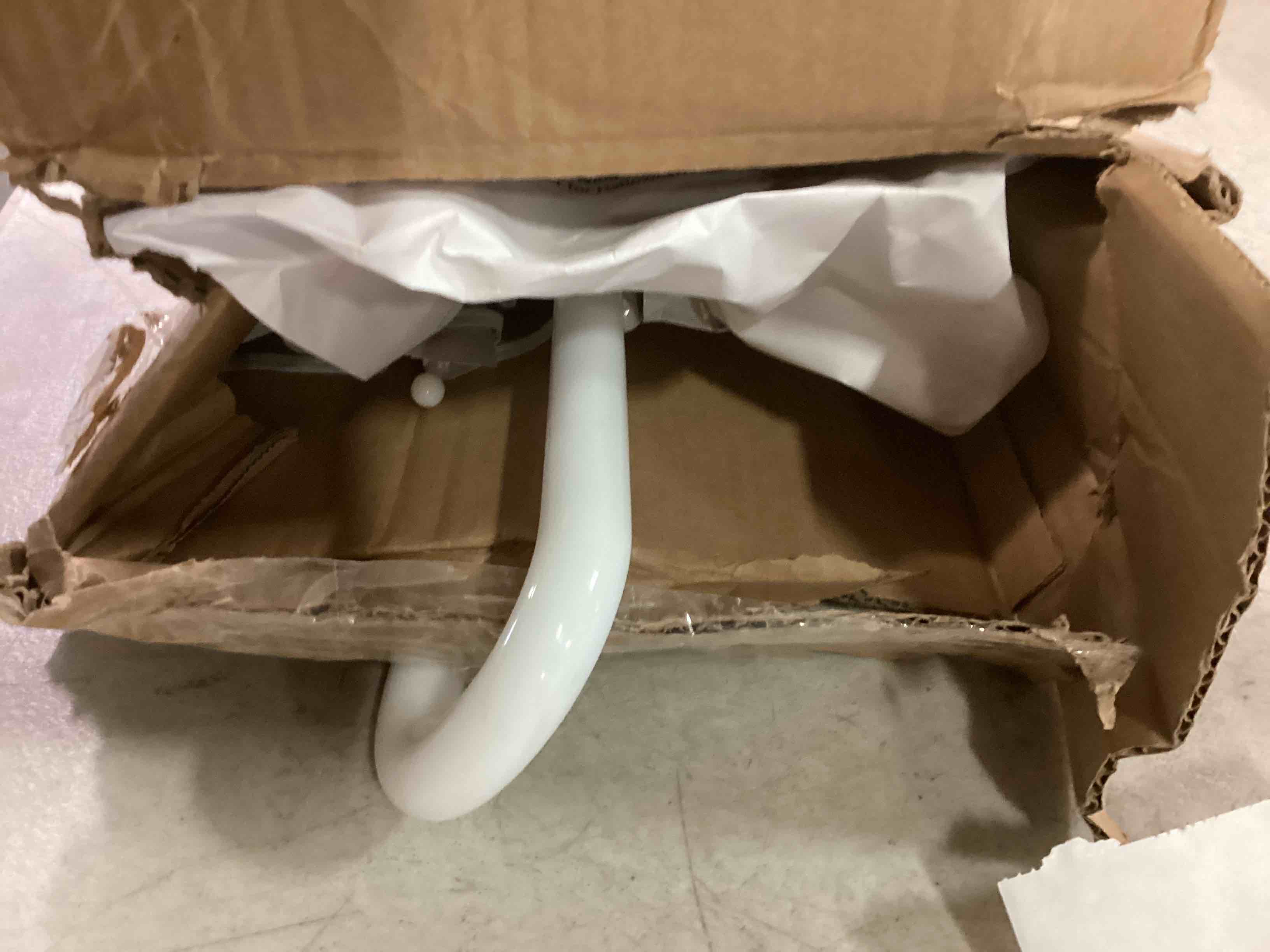https://s3.amazonaws.com/lotting-images-prod/bidfta/PNK0525110_1730231808316.jpeg