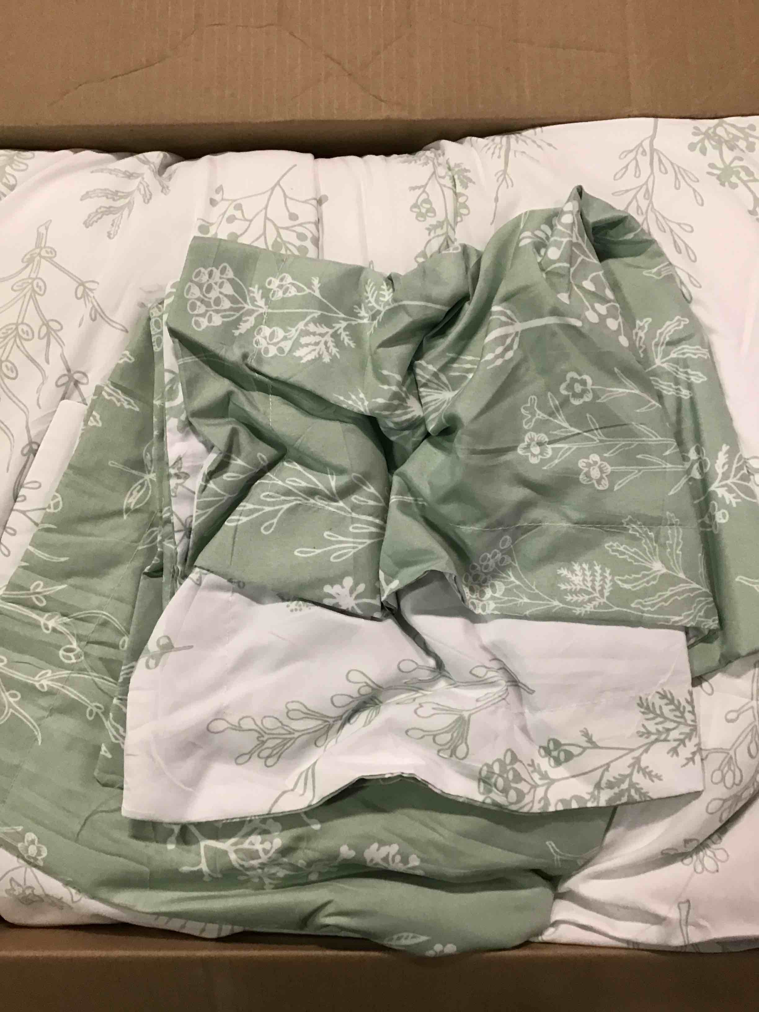 Bedsure Queen Comforter Set - Green Comforter, Cute Floral Bedding Comforter Sets, Gifts for Woman, 3 Pieces, 1 Soft Reversible Botanical Flowers Comforter and 2 Pillow Shams