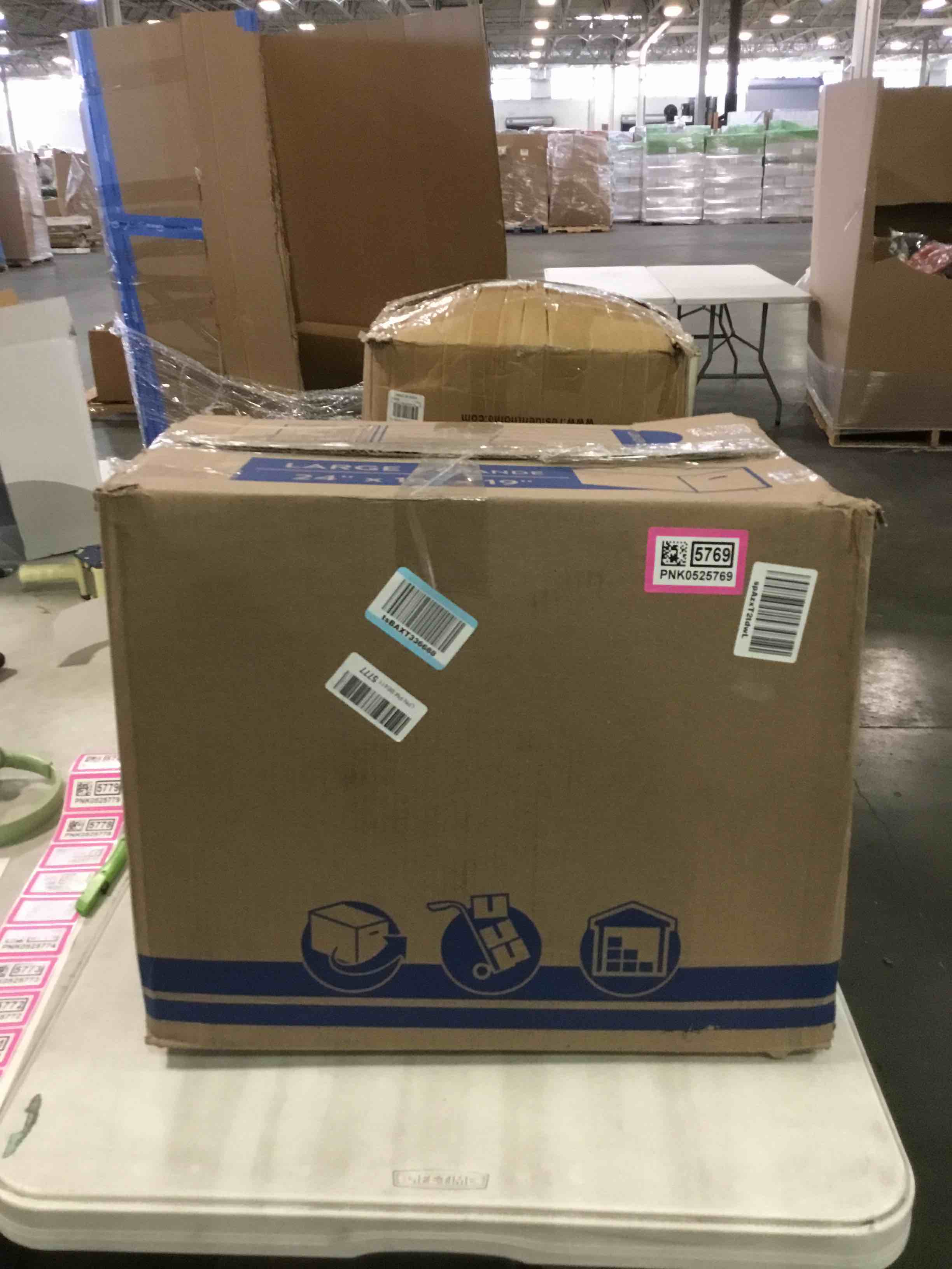 https://s3.amazonaws.com/lotting-images-prod/bidfta/PNK0525769_1729784235770.jpeg