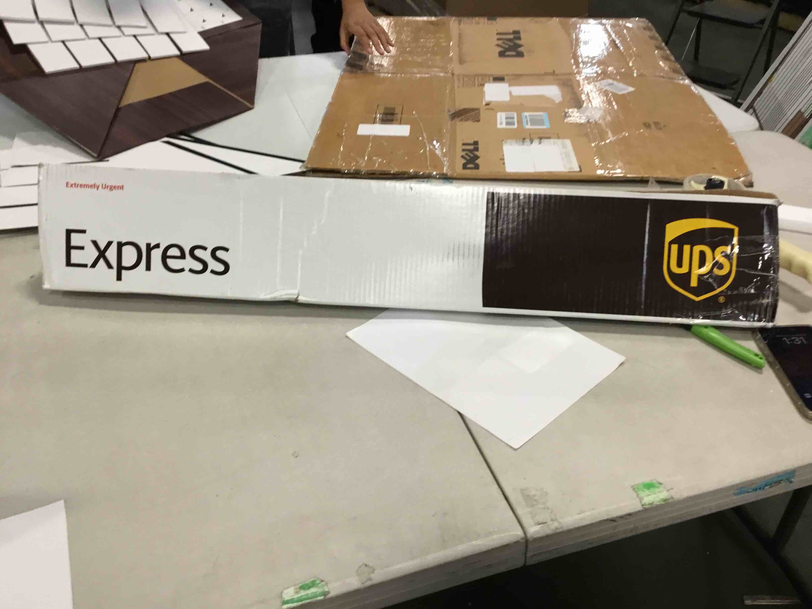https://s3.amazonaws.com/lotting-images-prod/bidfta/PNK0525917_1729704707048.jpeg