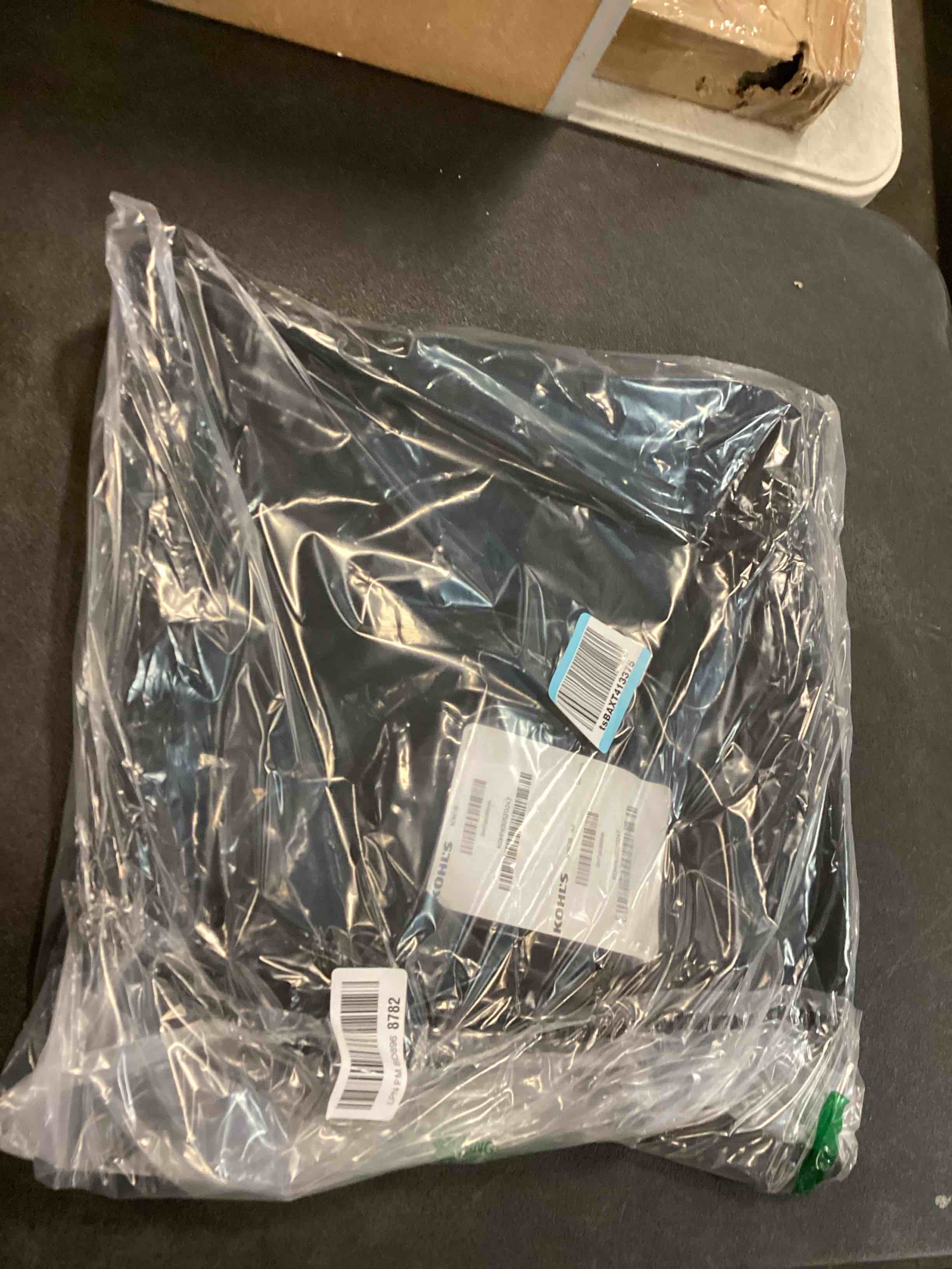 https://s3.amazonaws.com/lotting-images-prod/bidfta/PNK0527562_1729869280280.jpeg