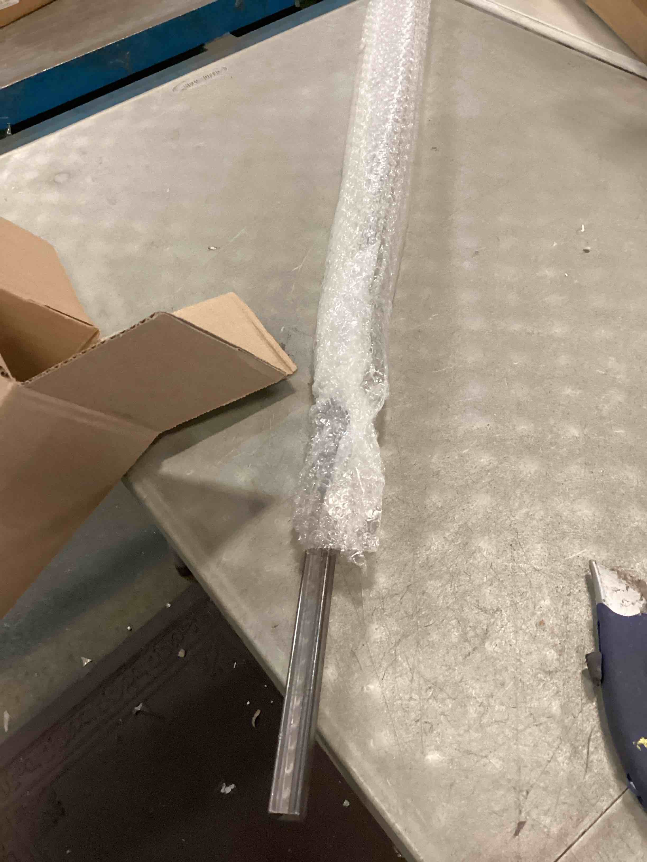 https://s3.amazonaws.com/lotting-images-prod/bidfta/PNK0527747_1729795232481.jpeg