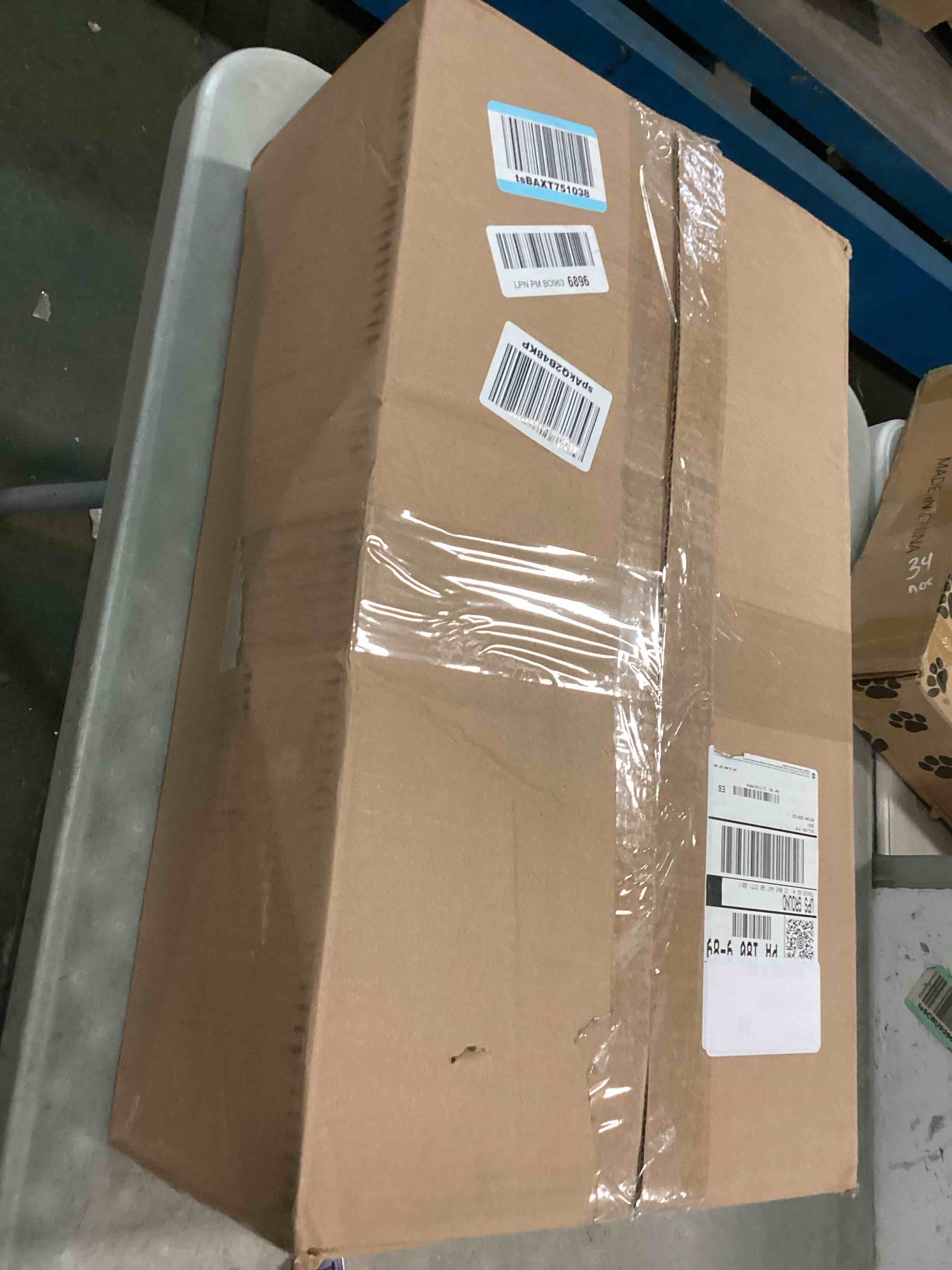 https://s3.amazonaws.com/lotting-images-prod/bidfta/PNK0527897_1729777092149.jpeg