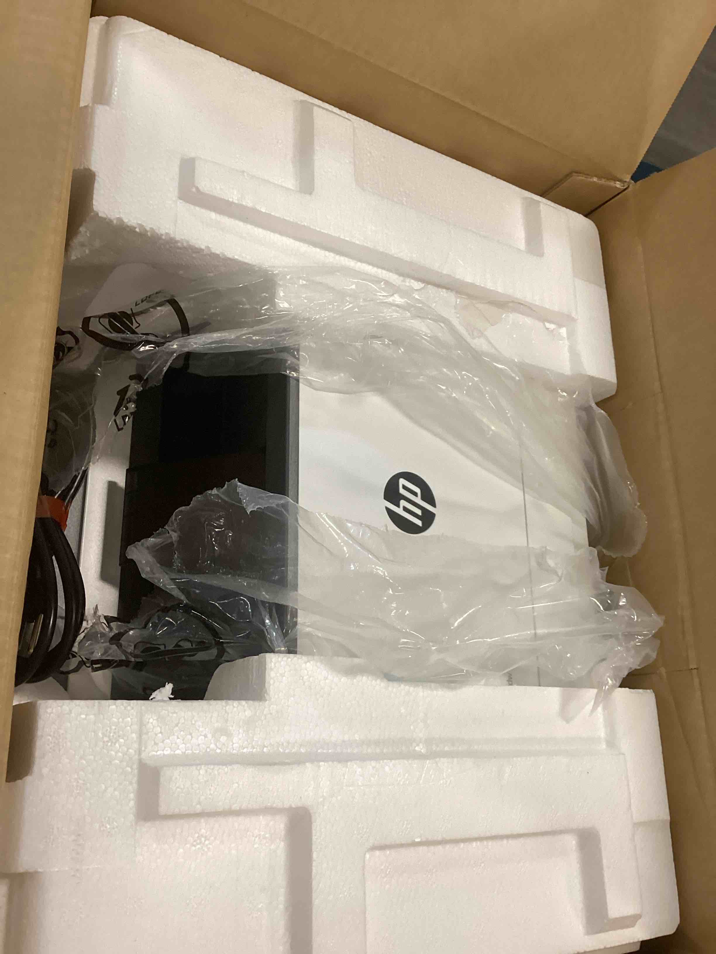 https://s3.amazonaws.com/lotting-images-prod/bidfta/PNK0527930_1729774378820.jpeg