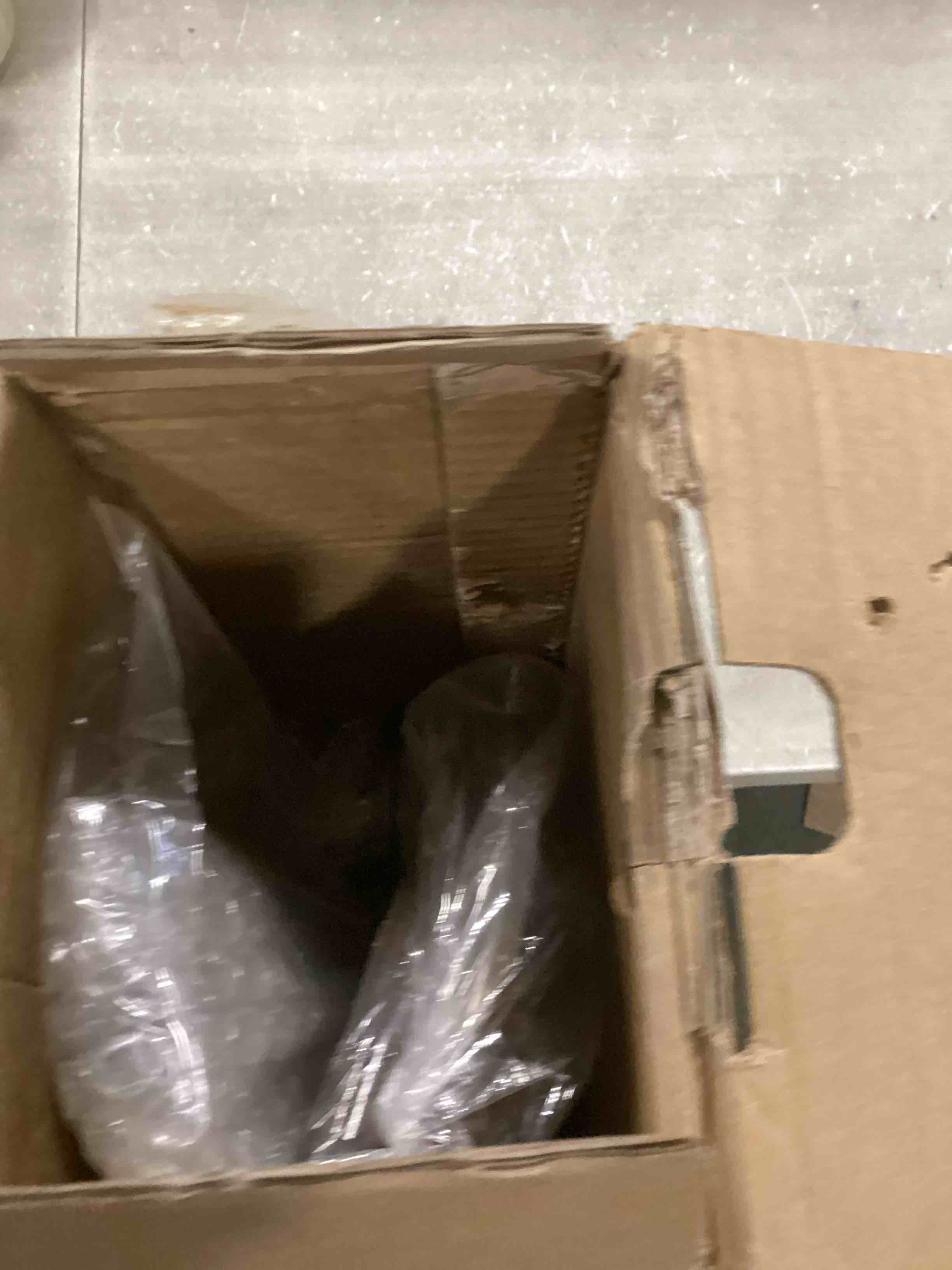 https://s3.amazonaws.com/lotting-images-prod/bidfta/PNK1200027_1734629745147.jpeg