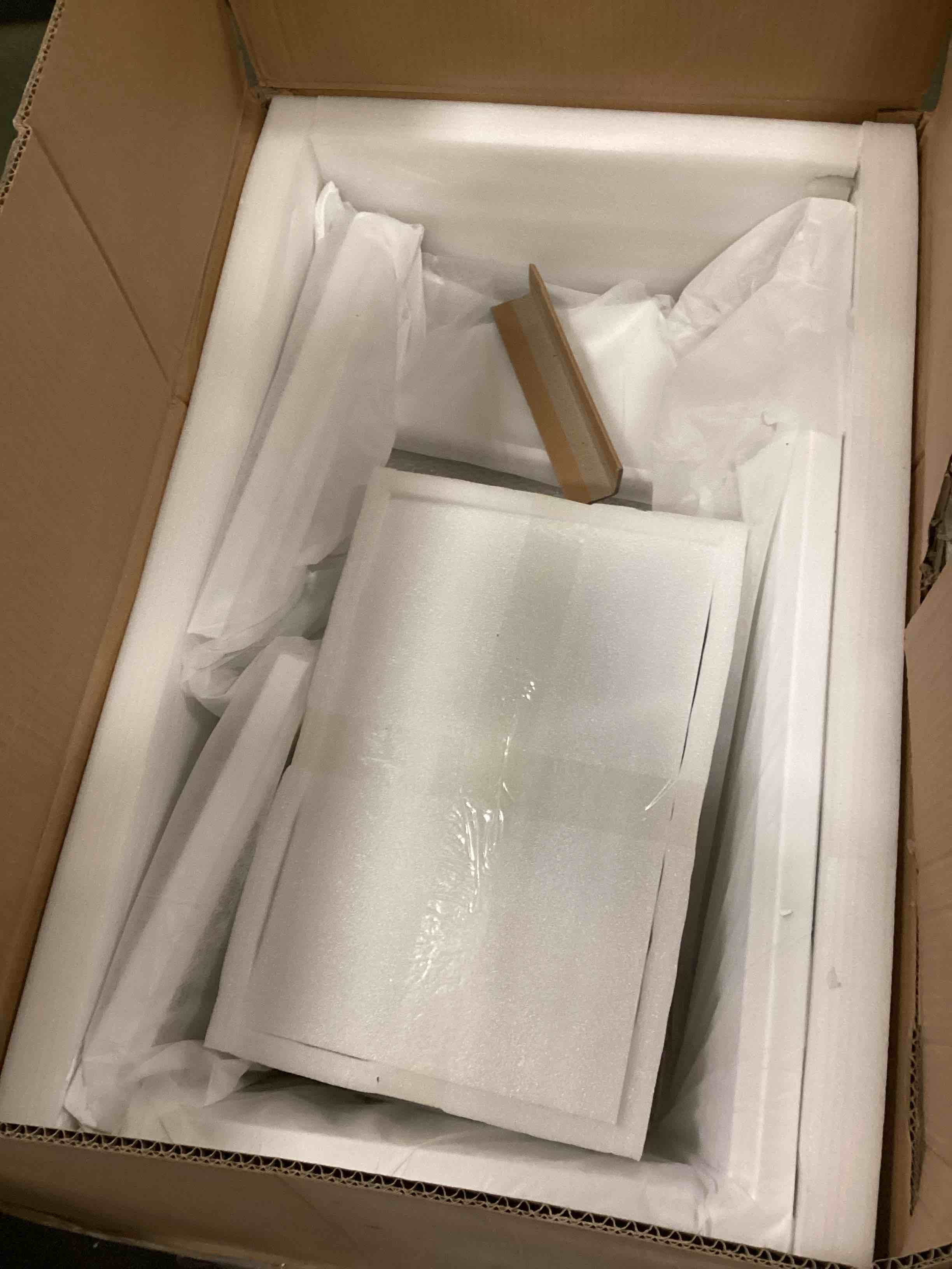 https://s3.amazonaws.com/lotting-images-prod/bidfta/PNK1200031_1734632218678.jpeg