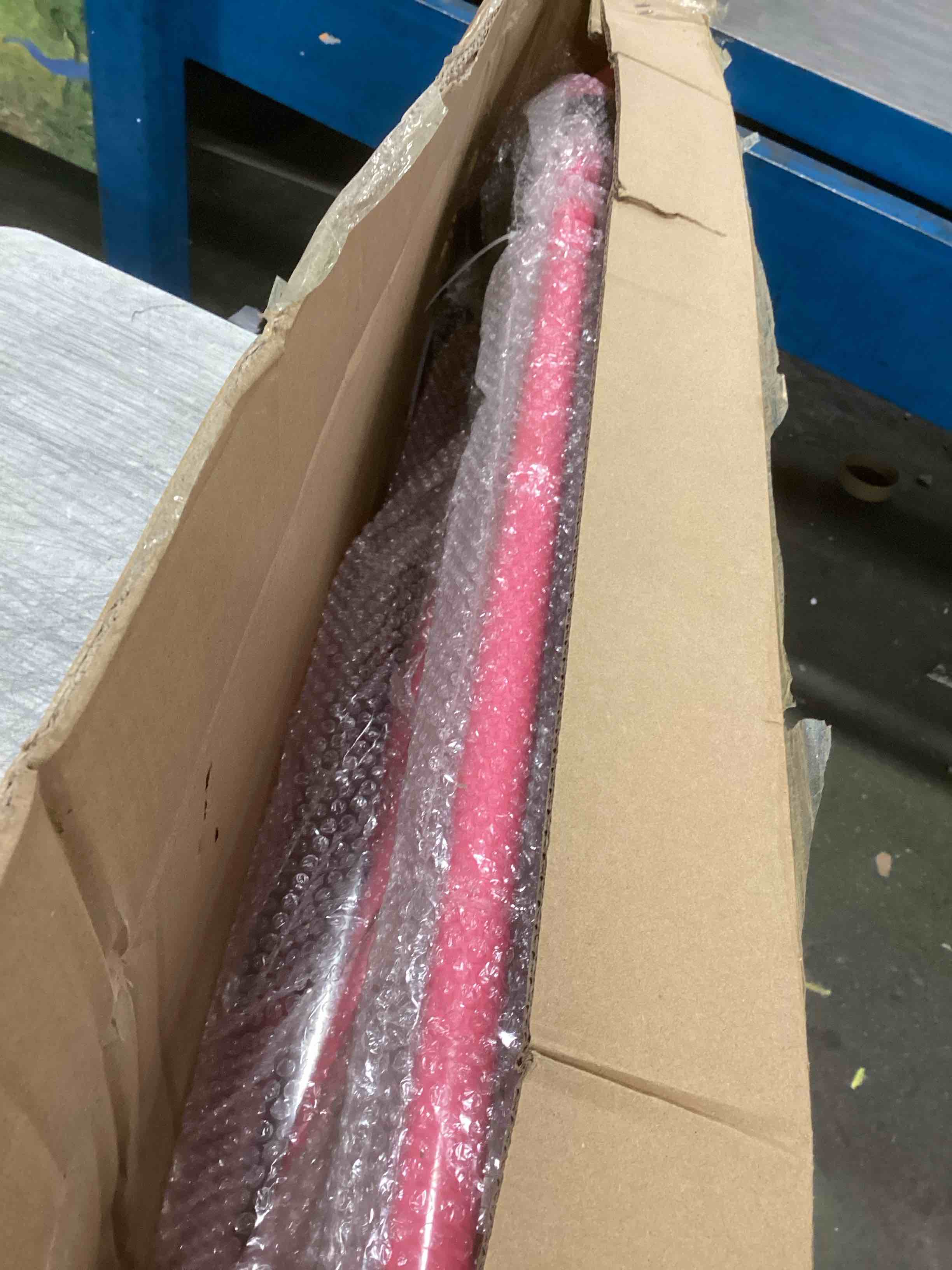 https://s3.amazonaws.com/lotting-images-prod/bidfta/PNK1200673_1735074303311.jpeg