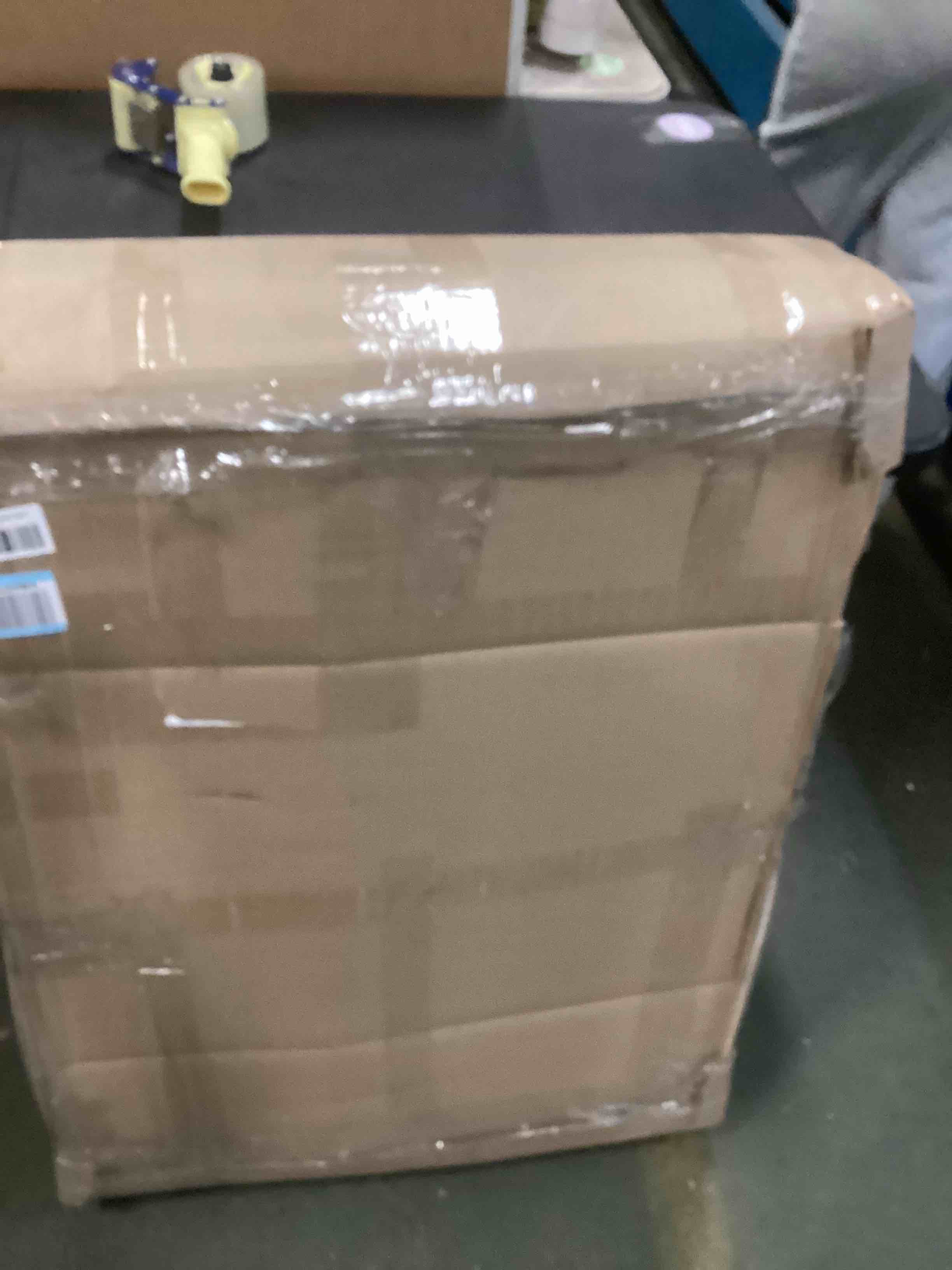 https://s3.amazonaws.com/lotting-images-prod/bidfta/PNK1200719_1736773292681.jpeg