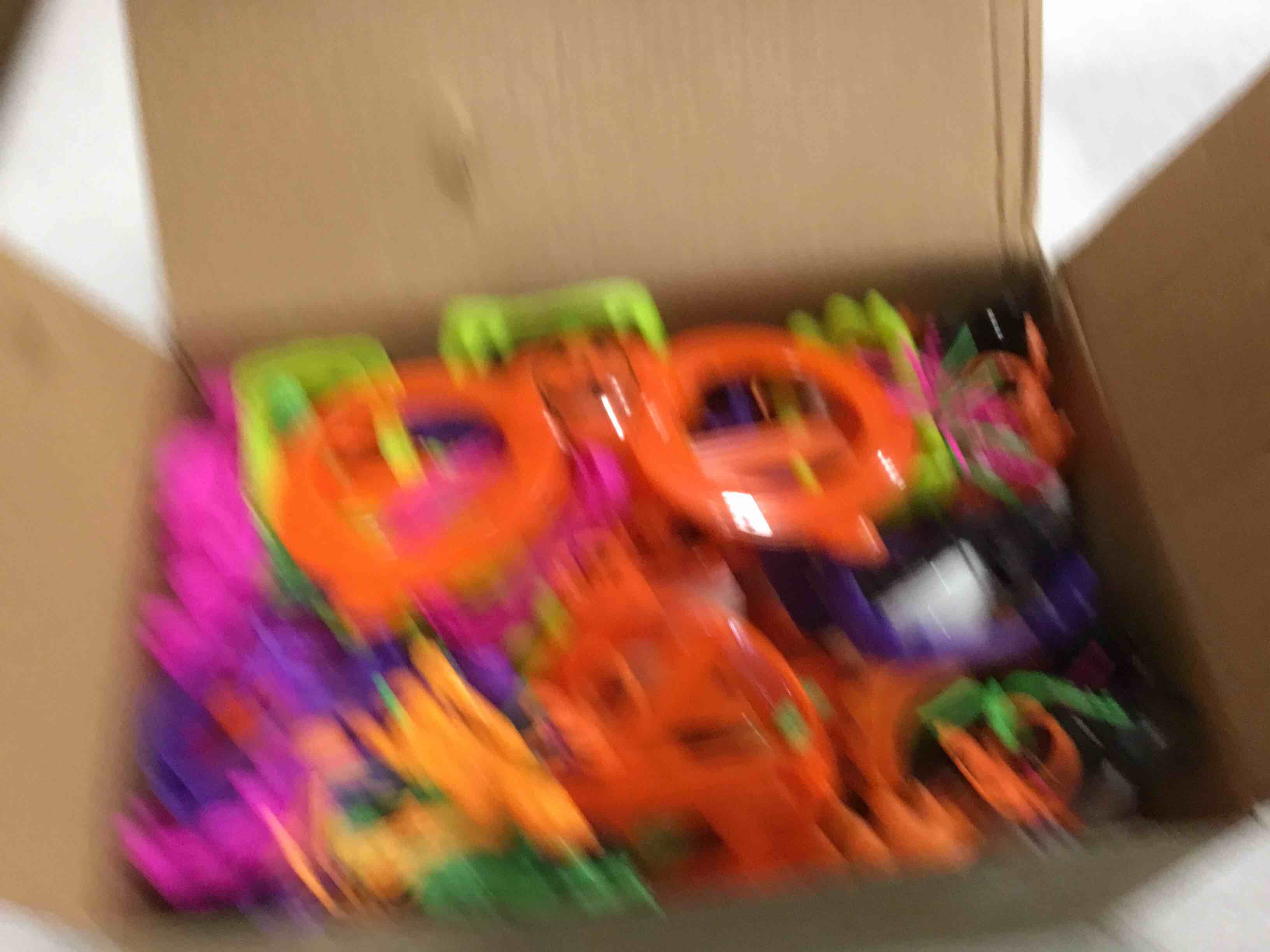 https://s3.amazonaws.com/lotting-images-prod/bidfta/PNK1206320_1734037703902.jpeg