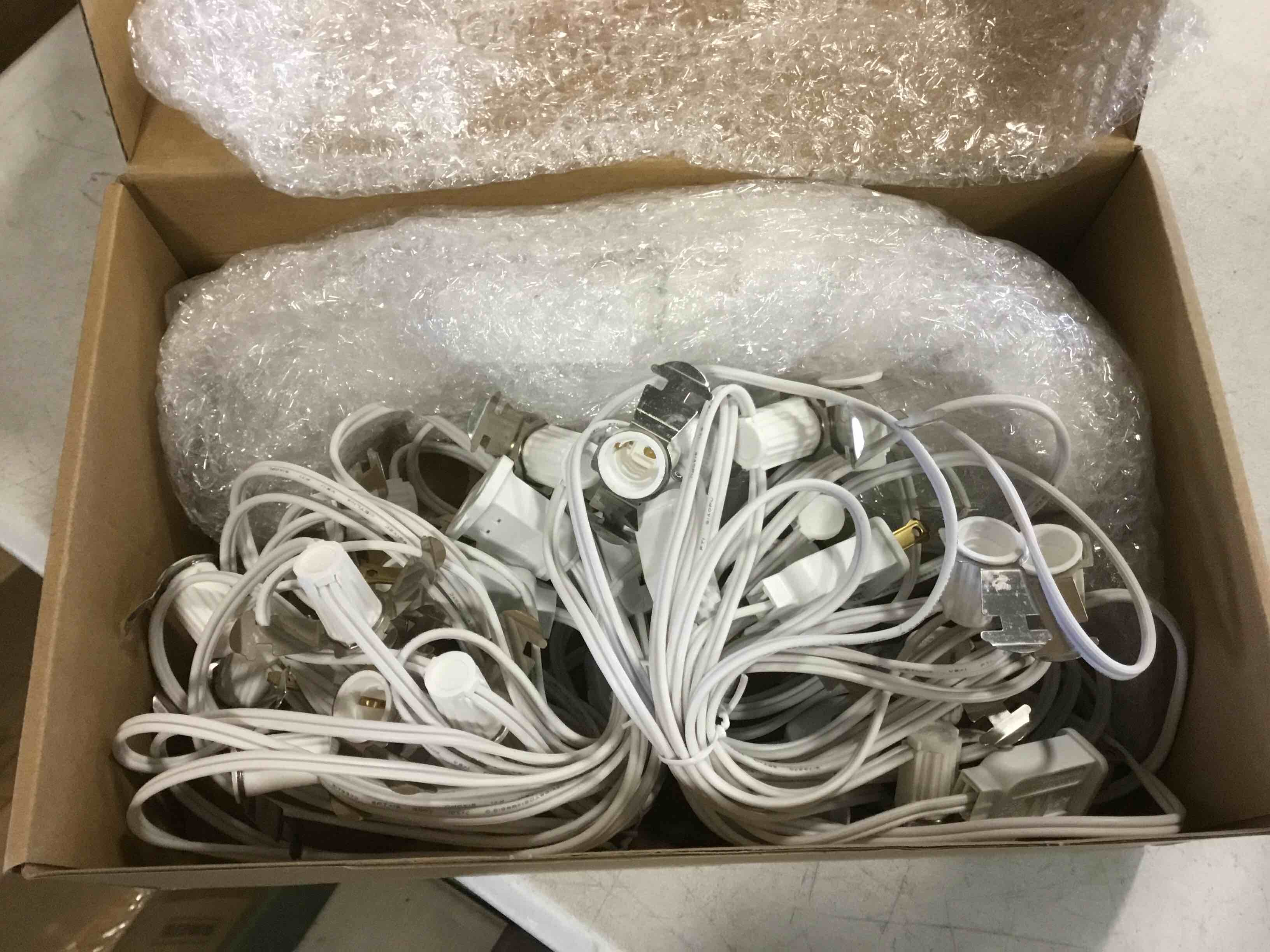 https://s3.amazonaws.com/lotting-images-prod/bidfta/PNK1206392_1734104142780.jpeg