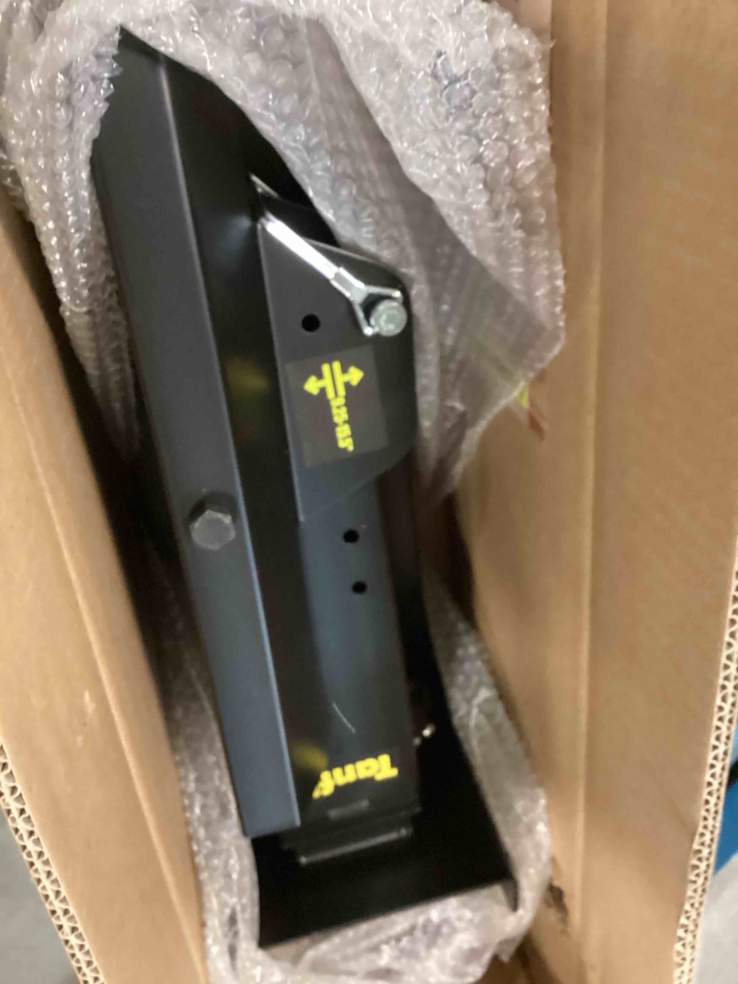https://s3.amazonaws.com/lotting-images-prod/bidfta/PNK1210698_1731737266966.jpeg