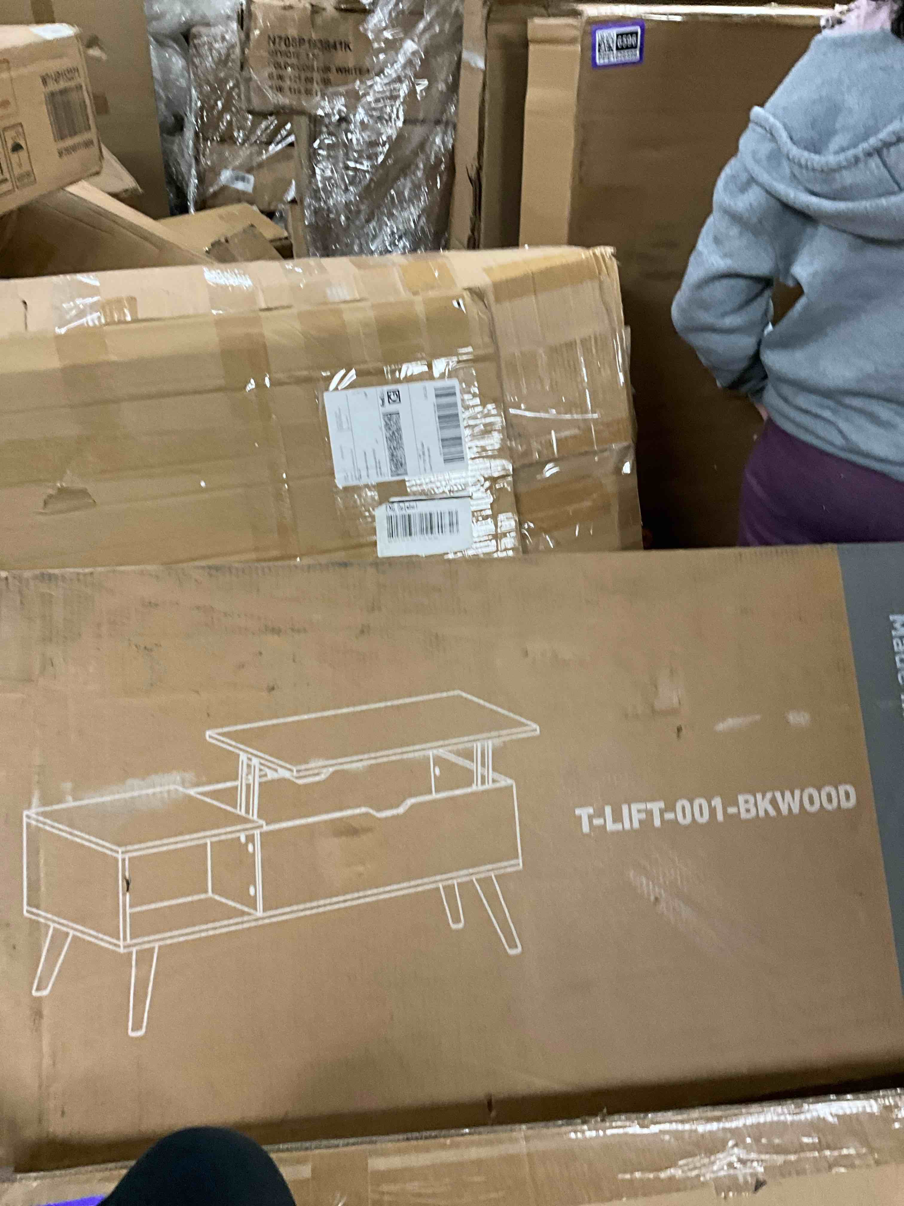 https://s3.amazonaws.com/lotting-images-prod/bidfta/PNK1216535_1739203436456.jpeg