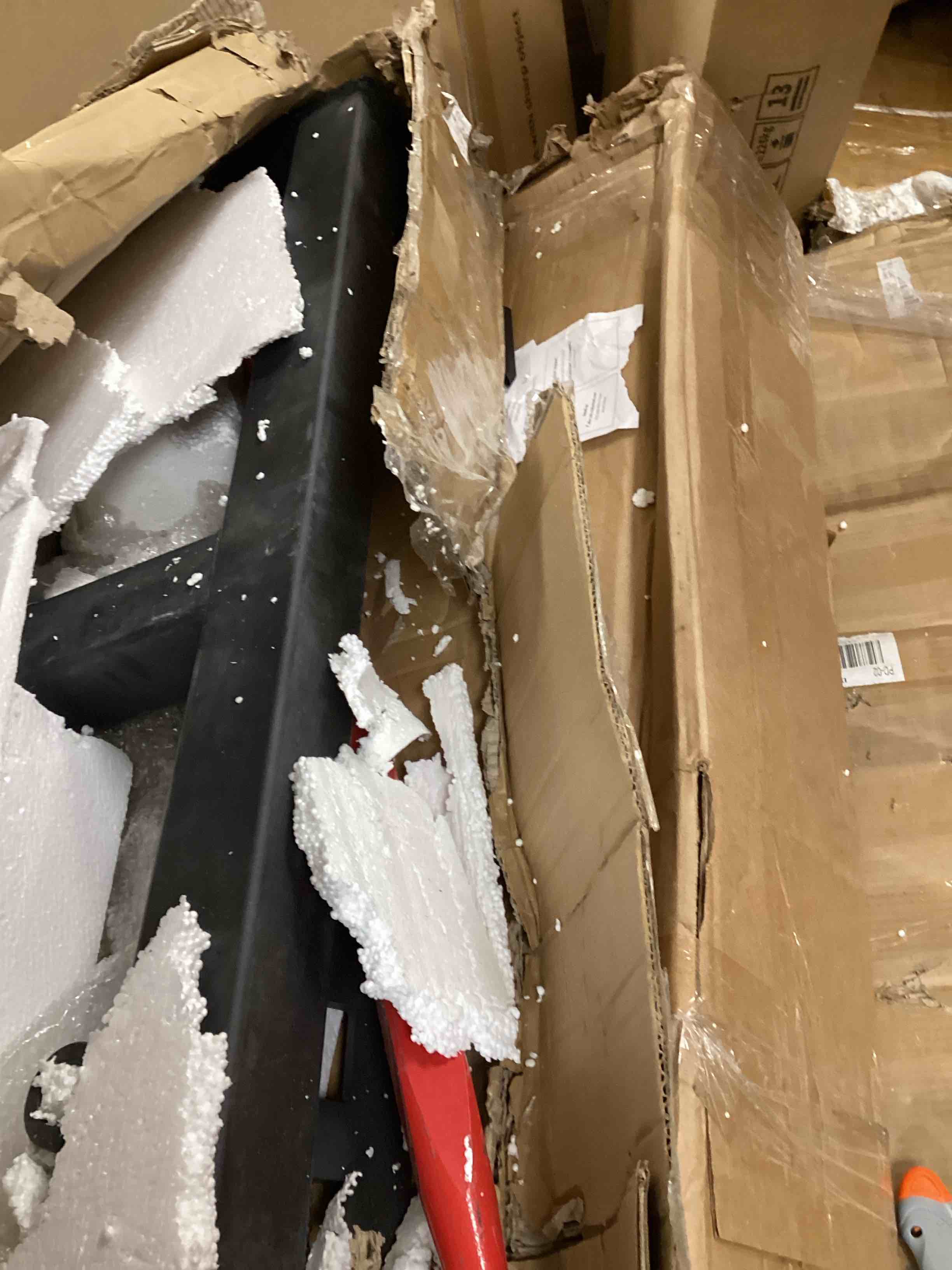 https://s3.amazonaws.com/lotting-images-prod/bidfta/PNK1216562_1739211084279.jpeg