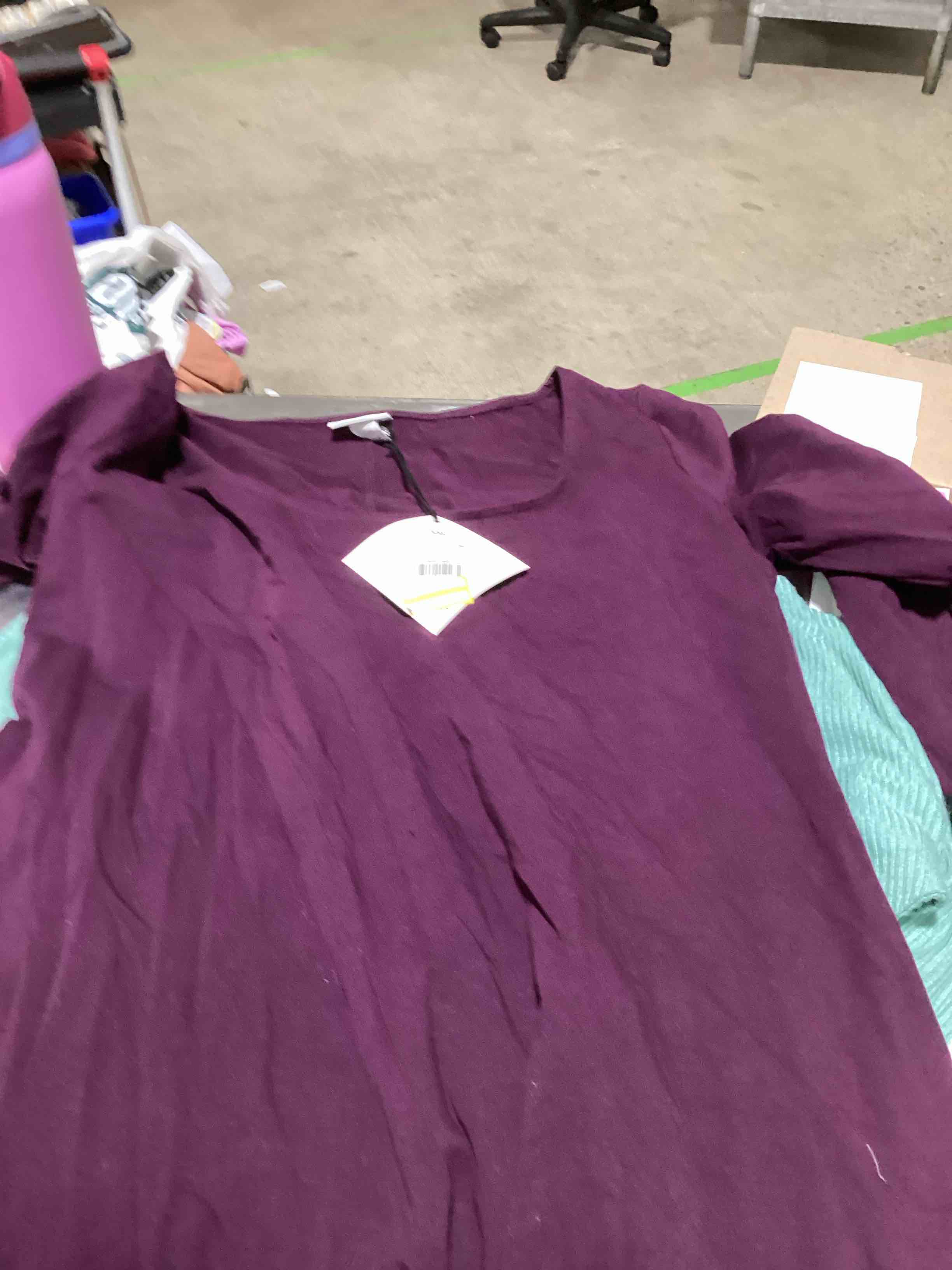 https://s3.amazonaws.com/lotting-images-prod/bidfta/PNK1217392_1754409527923.jpeg