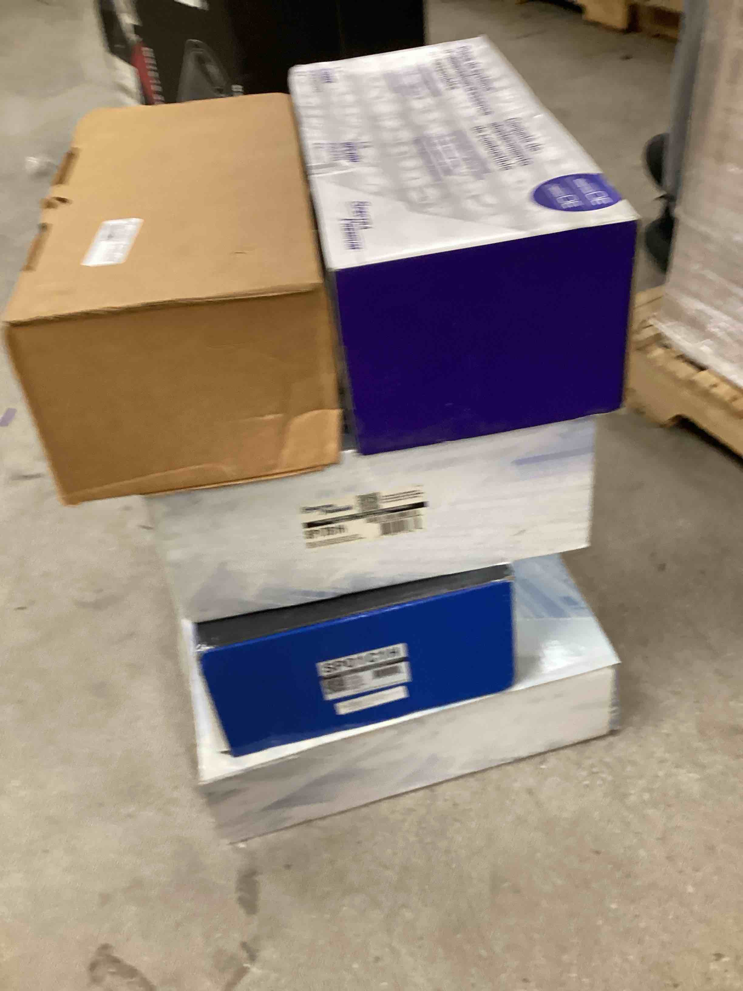 https://s3.amazonaws.com/lotting-images-prod/bidfta/PNK1217805_1754671566160.jpeg