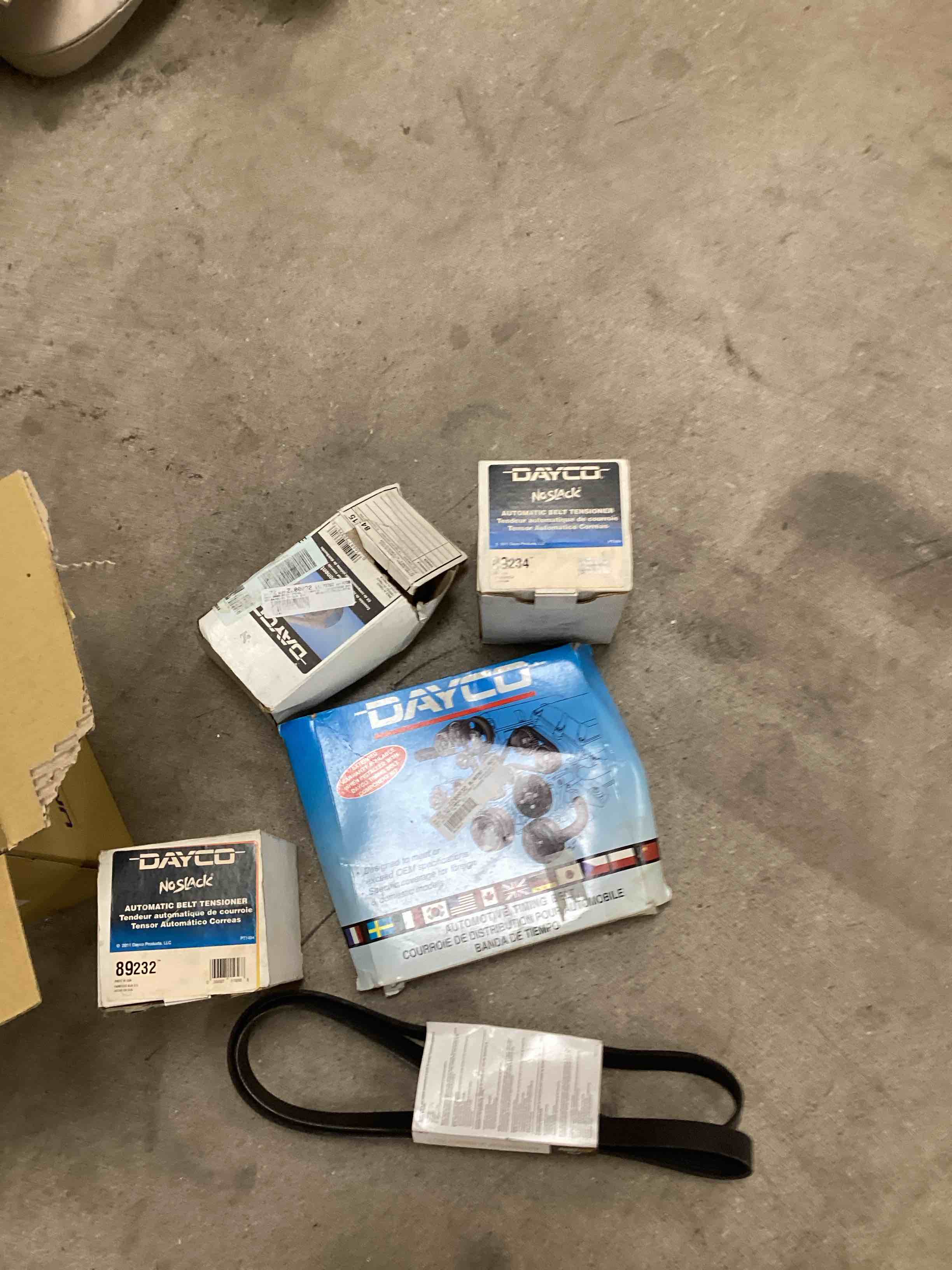 Assorted car parts 