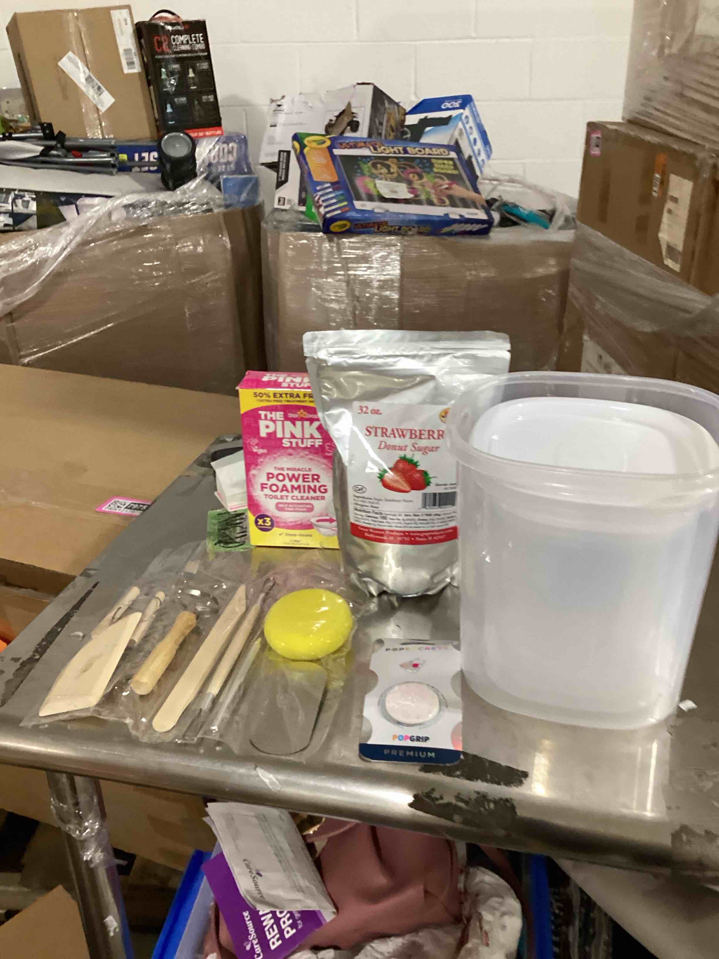 Assorted kitchen item and bathroom 