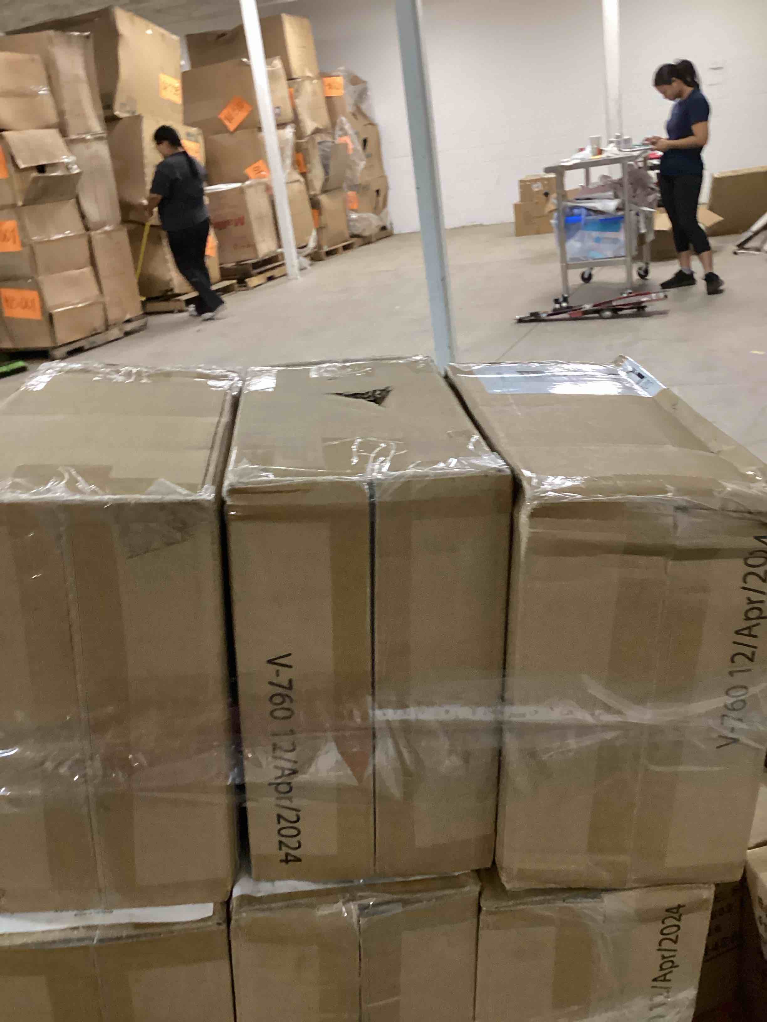 https://s3.amazonaws.com/lotting-images-prod/bidfta/PNK1218158_1755100608882.jpeg