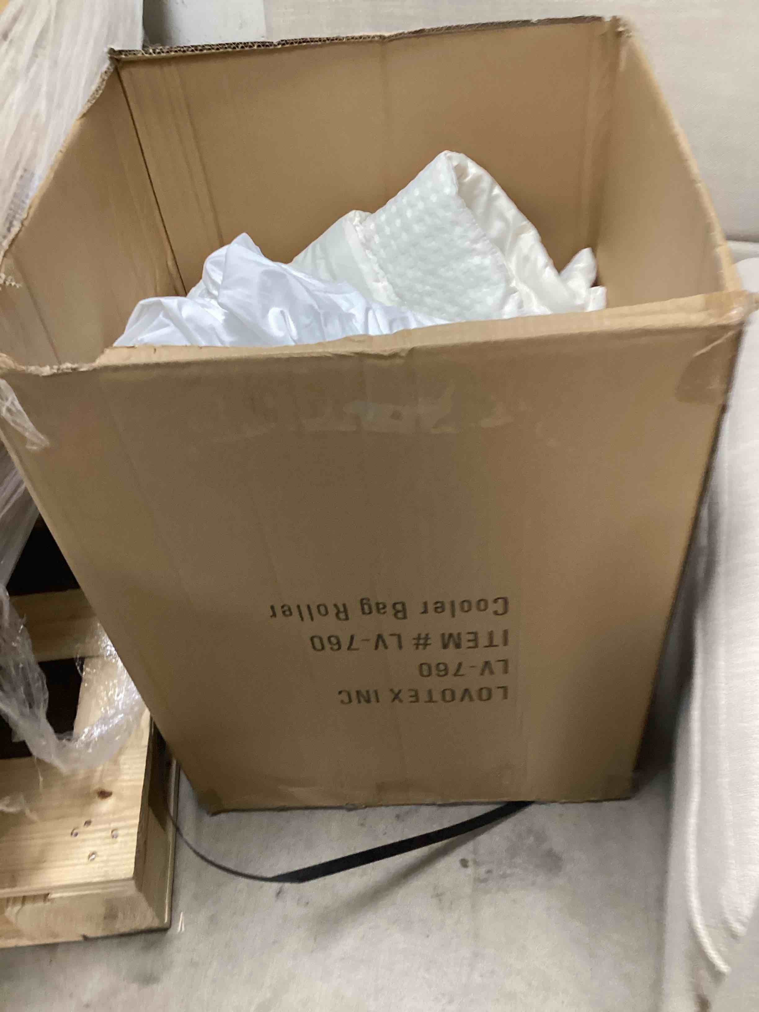 https://s3.amazonaws.com/lotting-images-prod/bidfta/PNK1218228_1755116050327.jpeg