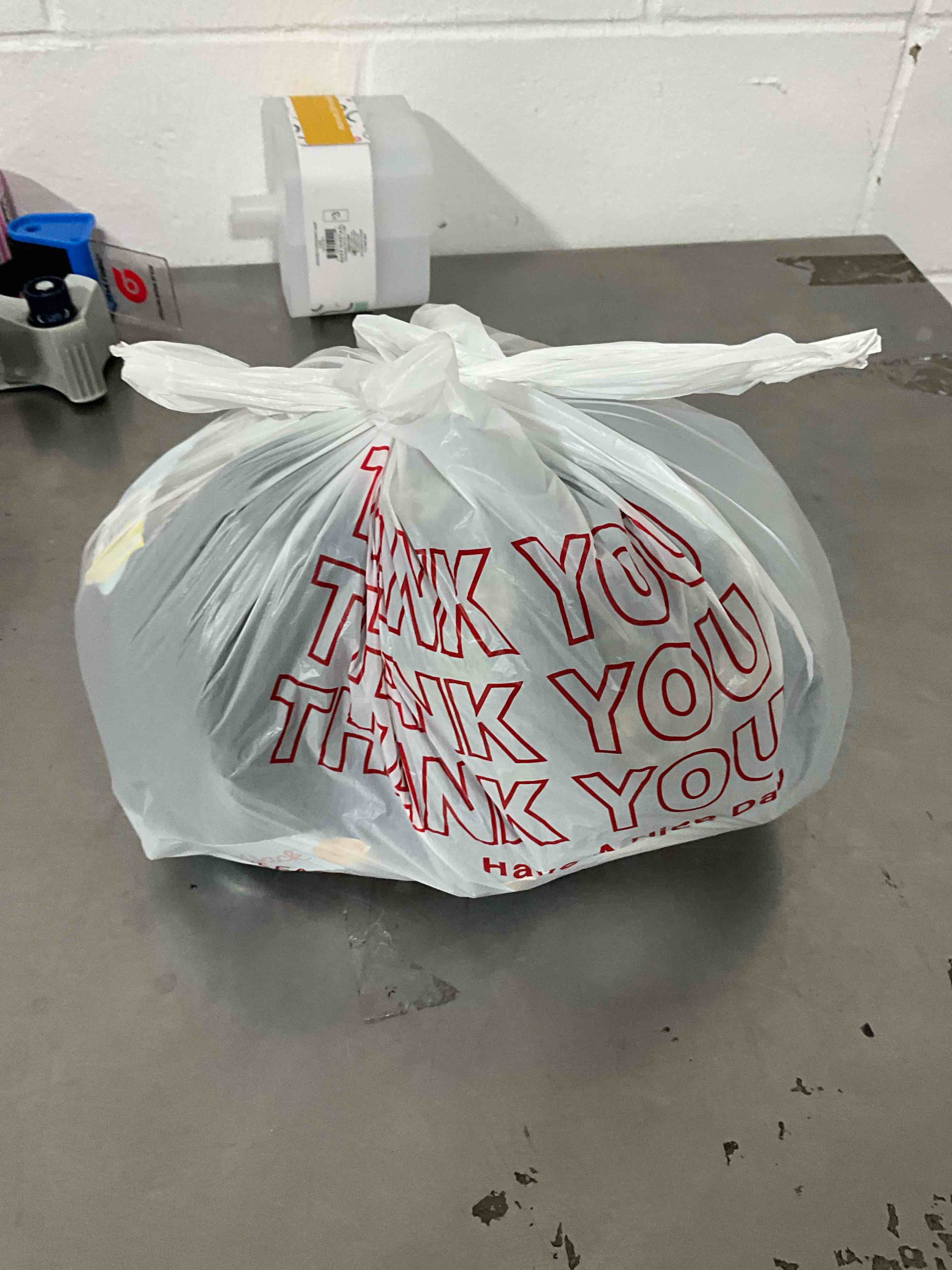 https://s3.amazonaws.com/lotting-images-prod/bidfta/PNK1218461_1755268007617.jpeg
