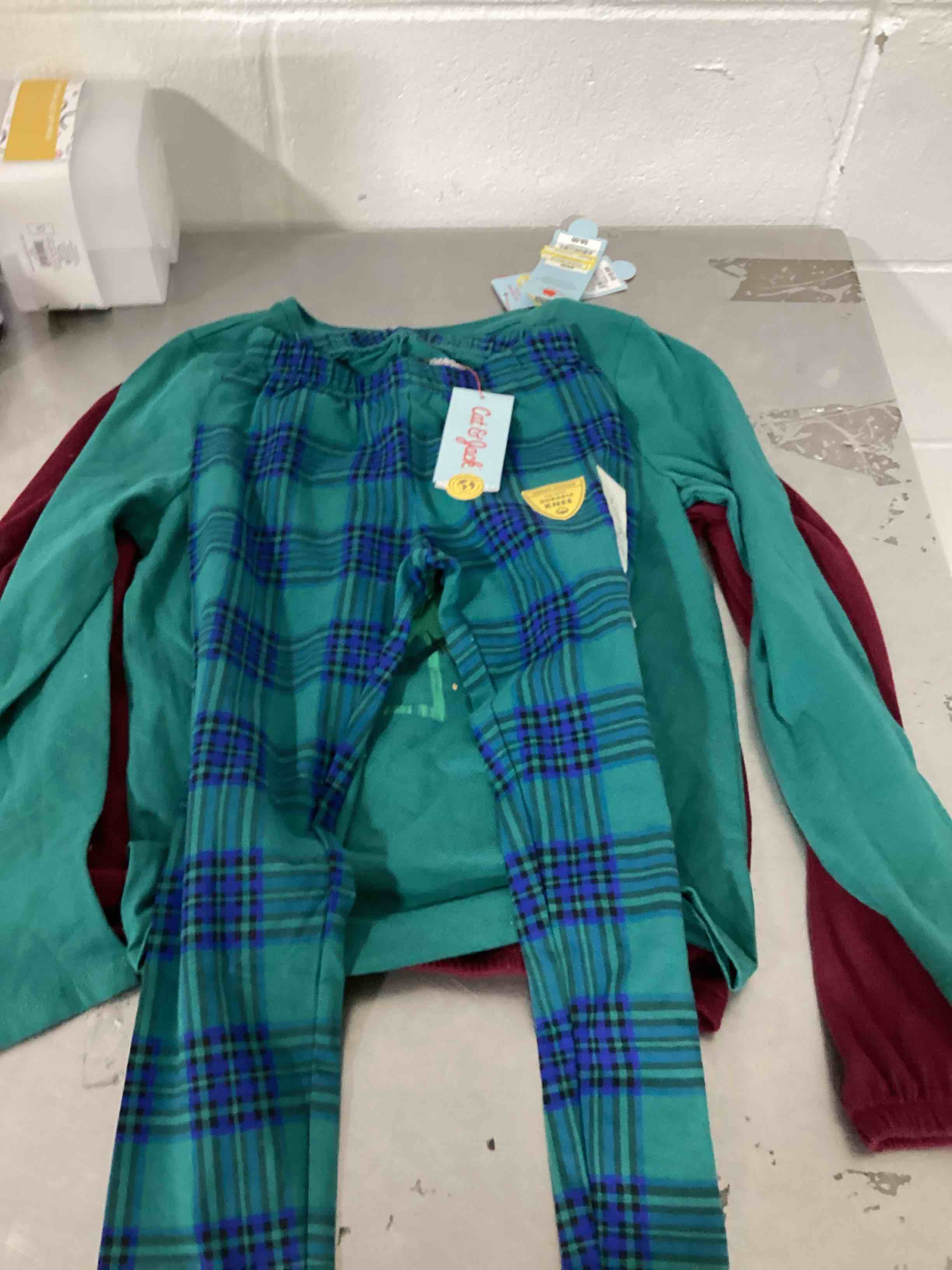 https://s3.amazonaws.com/lotting-images-prod/bidfta/PNK1218552_1755526732825.jpeg